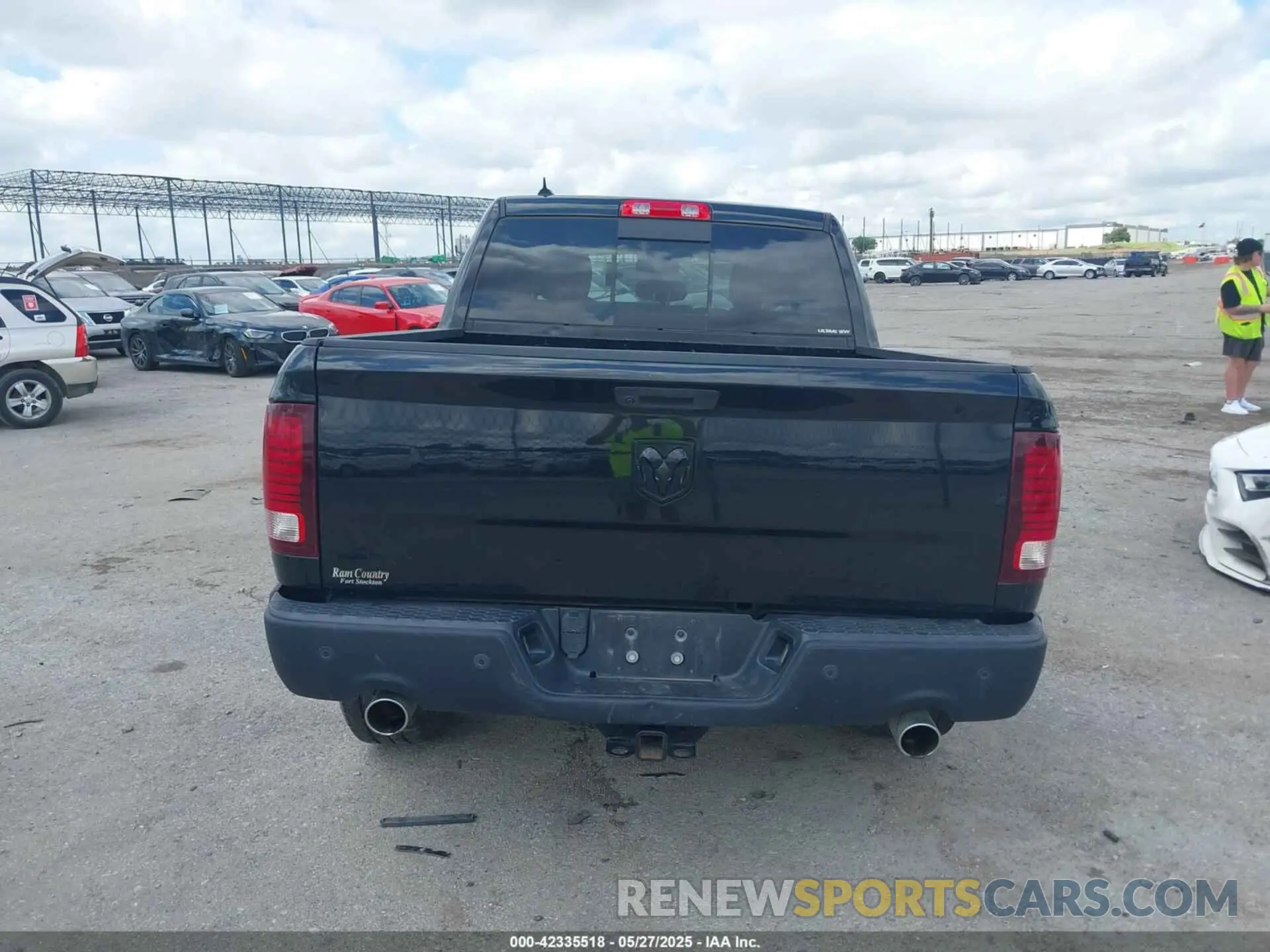 17 fotografías del automóvil dañado 1C6RR6LT0KS697853 RAM 1500 CLASSIC 2019