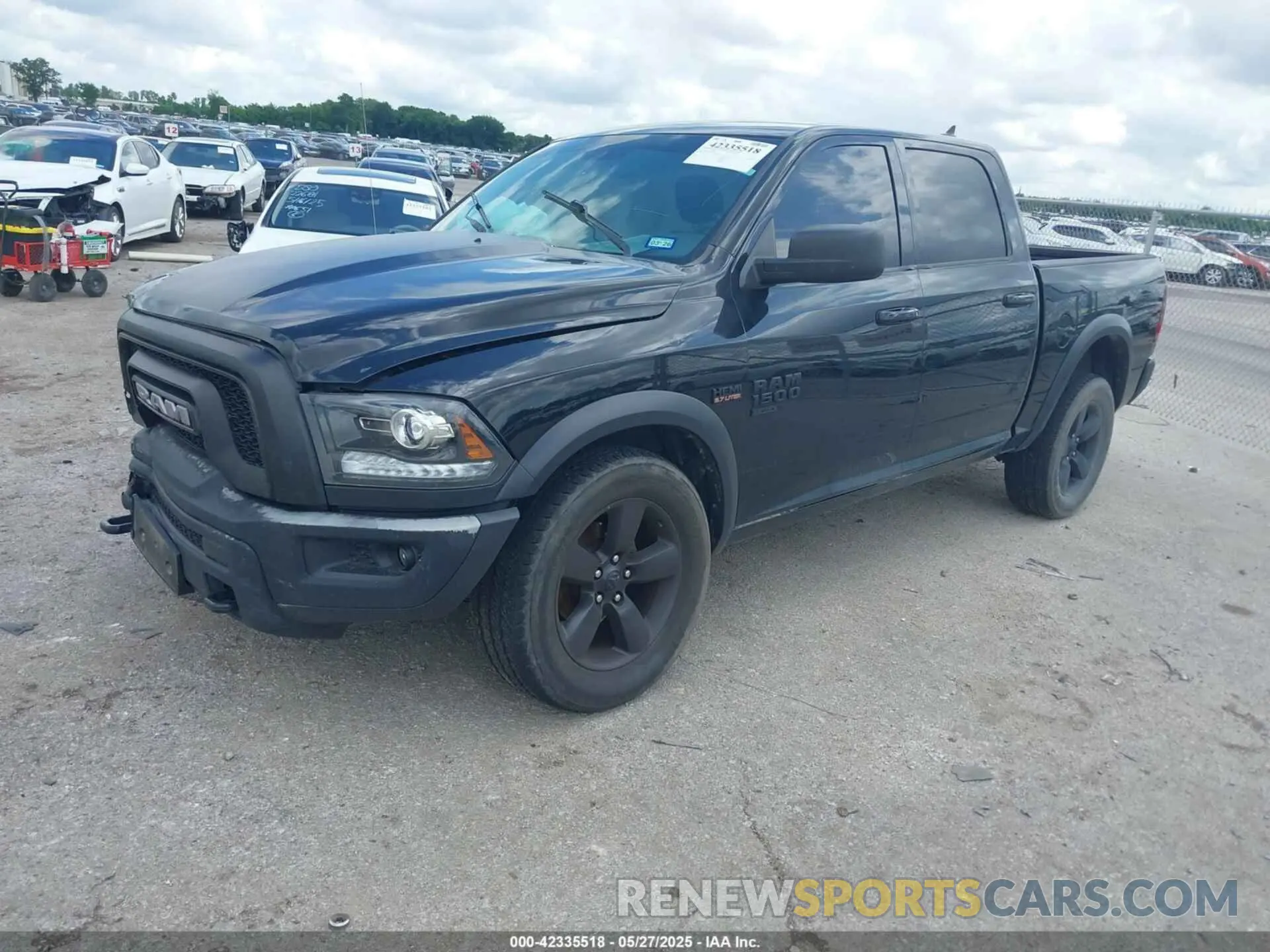 2 fotografías del automóvil dañado 1C6RR6LT0KS697853 RAM 1500 CLASSIC 2019