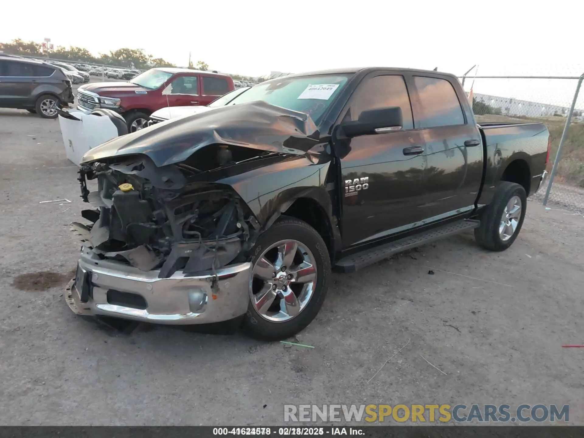 2 fotografías del automóvil dañado 1C6RR6LT2KS564298 RAM 1500 CLASSIC 2019