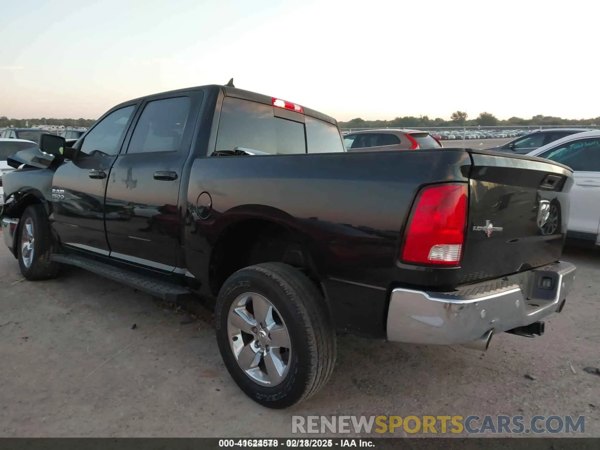 3 fotografías del automóvil dañado 1C6RR6LT2KS564298 RAM 1500 CLASSIC 2019