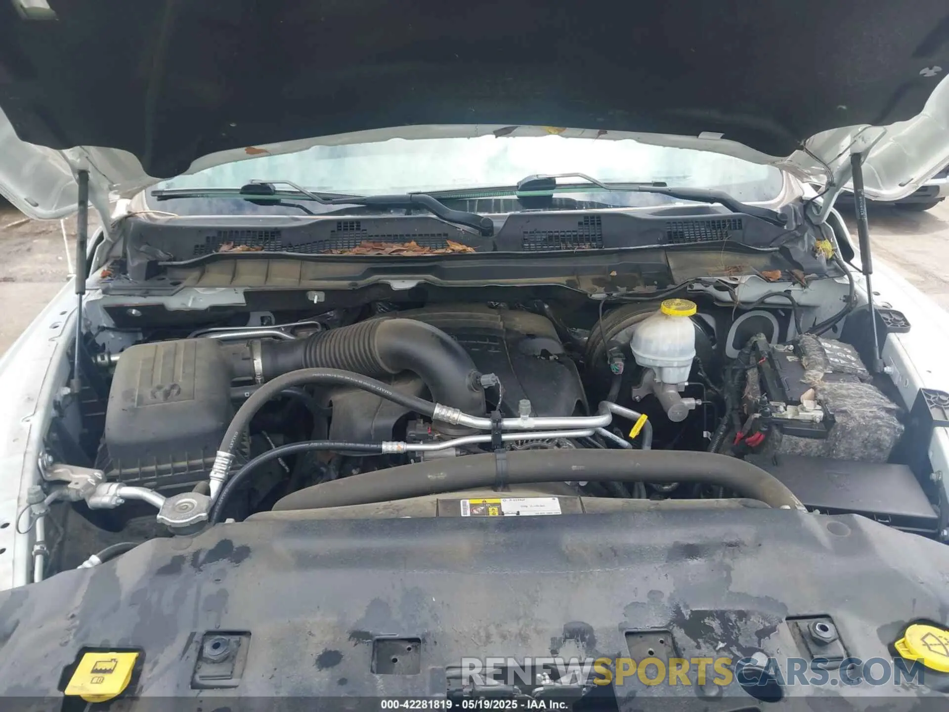10 fotografías del automóvil dañado 1C6RR6LT2KS619557 RAM 1500 CLASSIC 2019