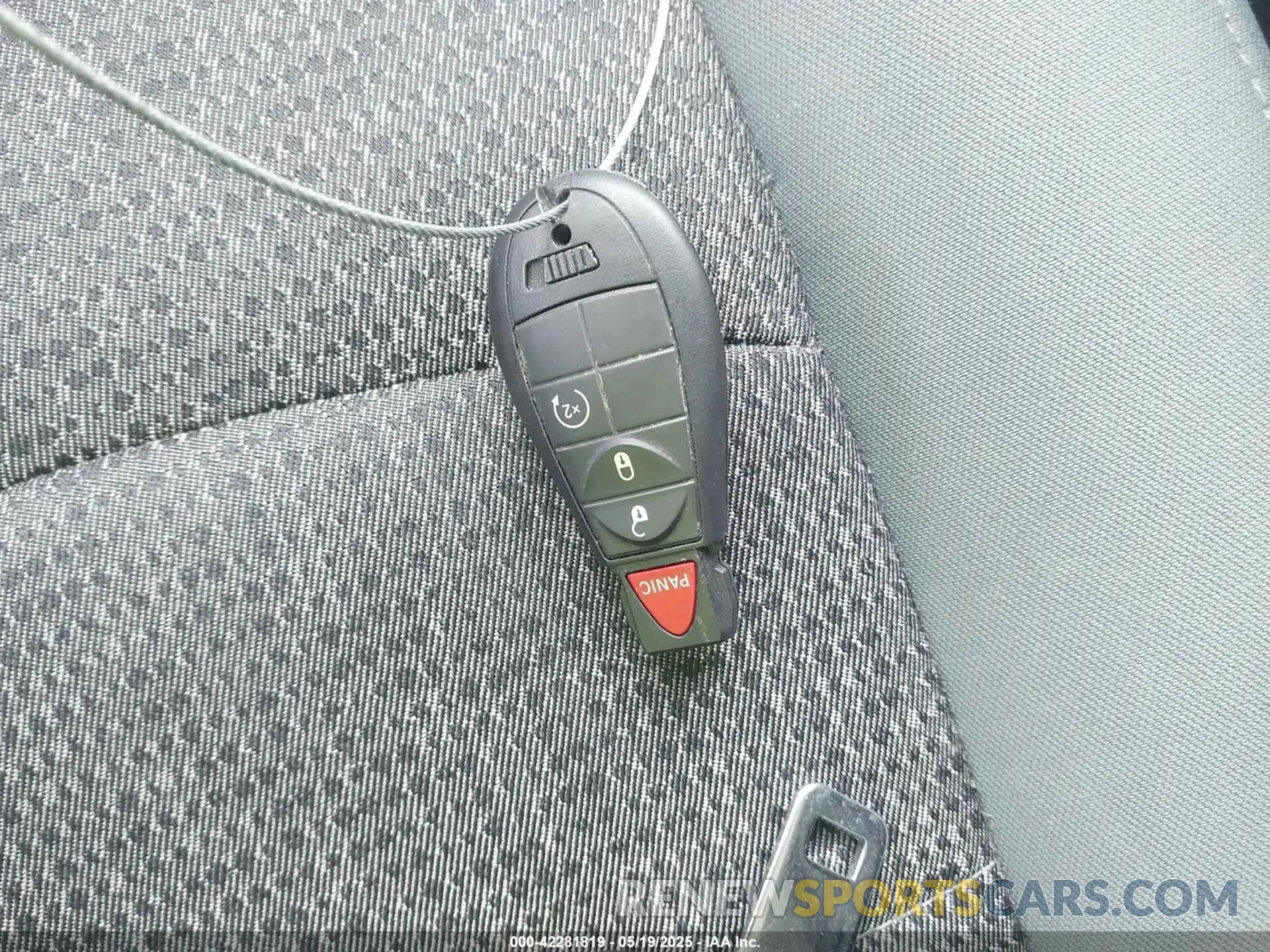 11 fotografías del automóvil dañado 1C6RR6LT2KS619557 RAM 1500 CLASSIC 2019
