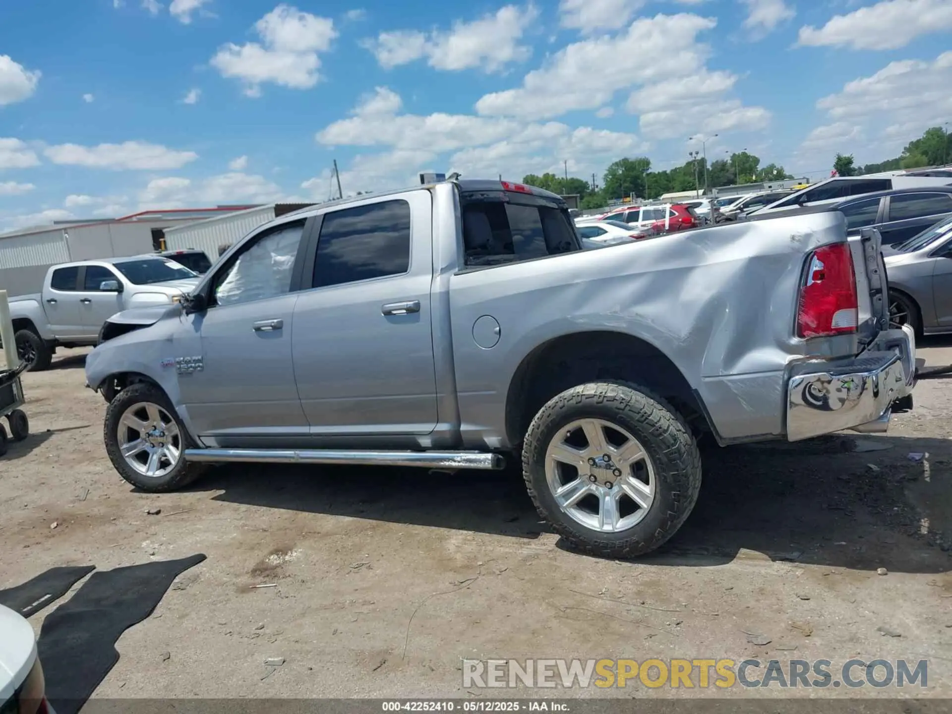 14 fotografías del automóvil dañado 1C6RR6LT4KS604798 RAM 1500 CLASSIC 2019