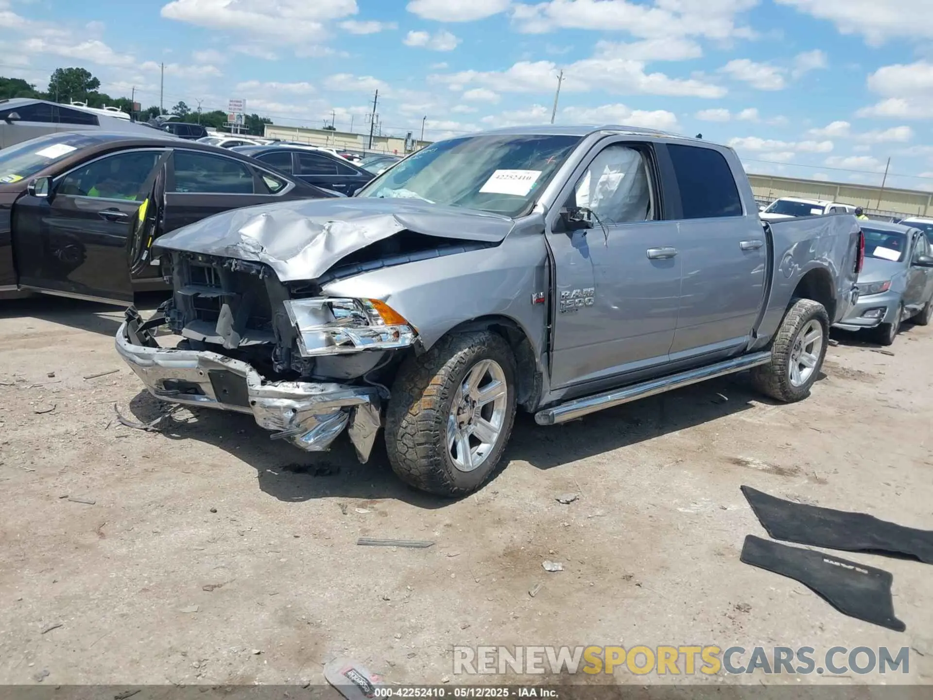 2 fotografías del automóvil dañado 1C6RR6LT4KS604798 RAM 1500 CLASSIC 2019