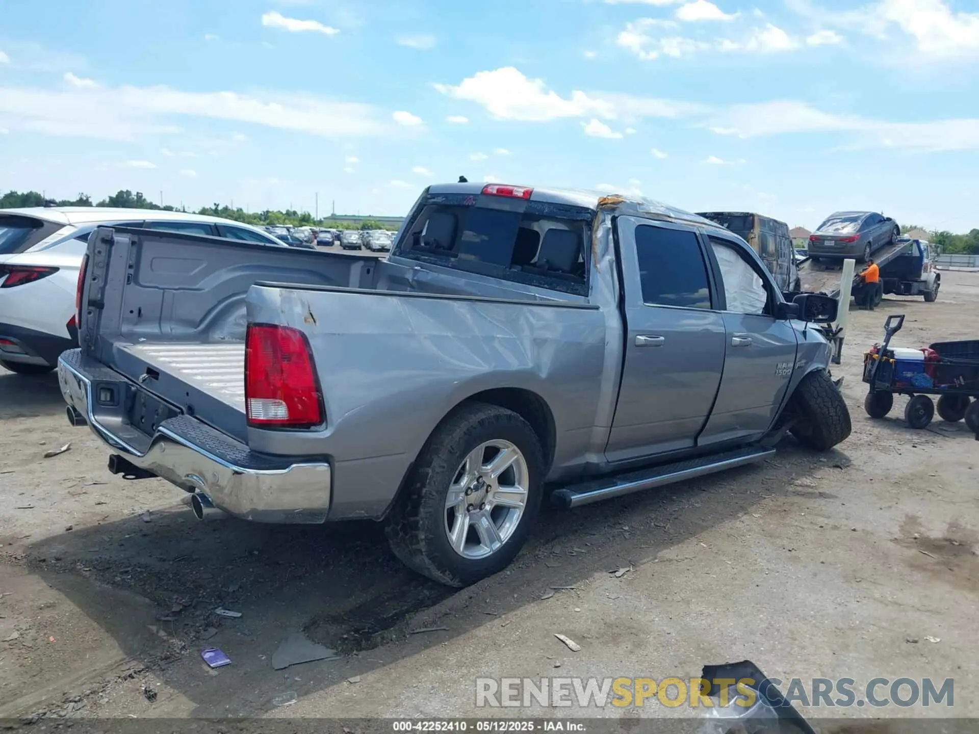 4 fotografías del automóvil dañado 1C6RR6LT4KS604798 RAM 1500 CLASSIC 2019