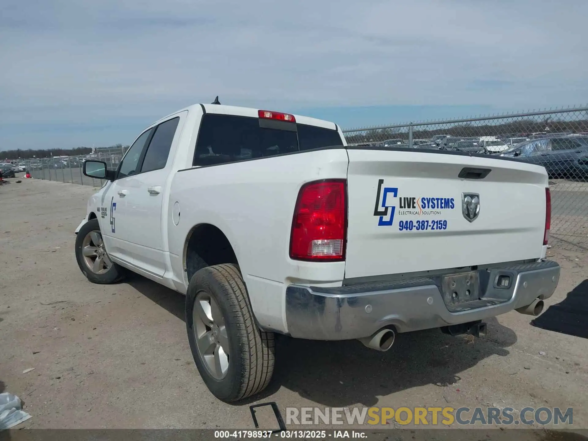 3 fotografías del automóvil dañado 1C6RR6LT7KS564197 RAM 1500 CLASSIC 2019