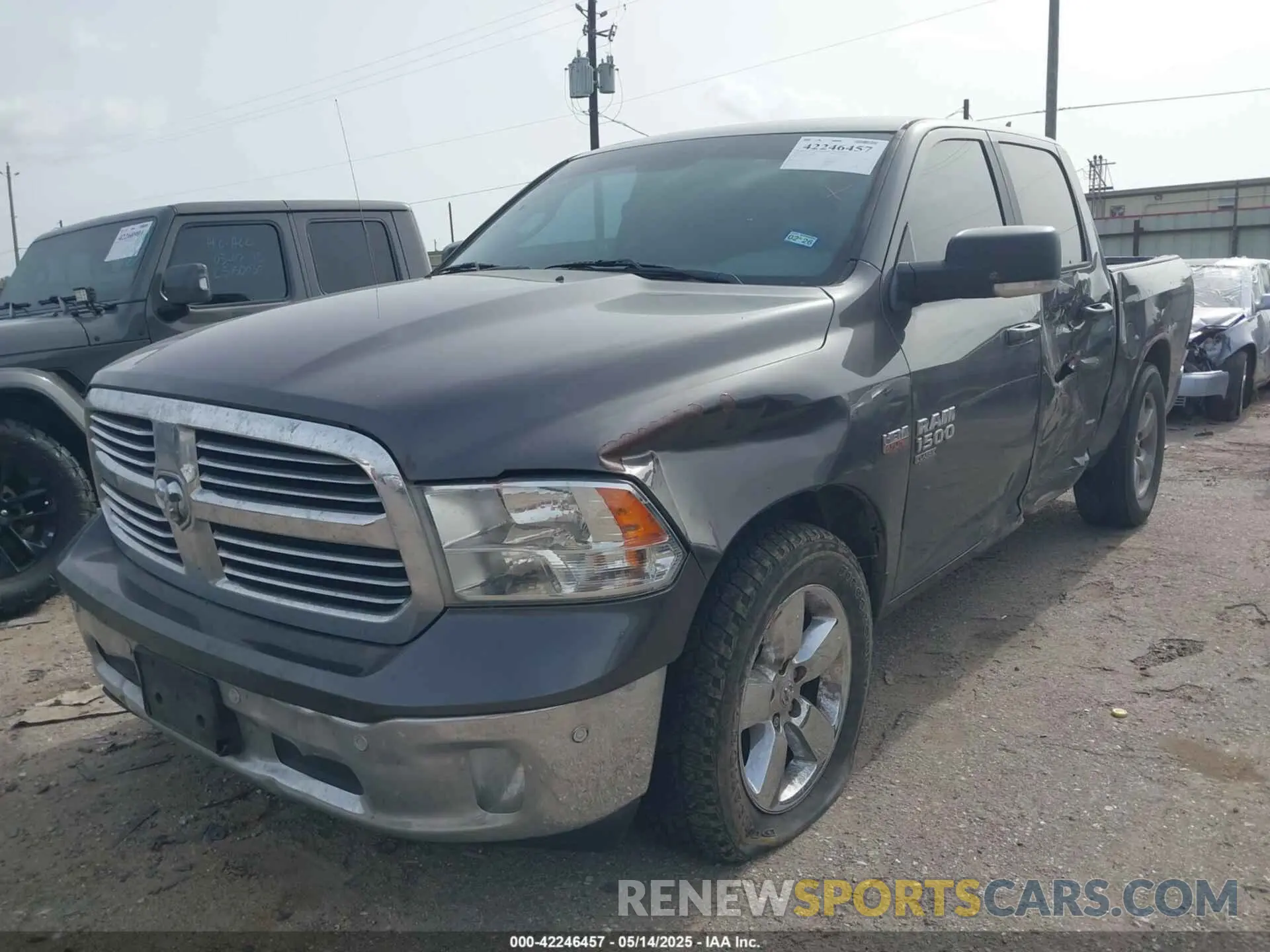 2 fotografías del automóvil dañado 1C6RR6LT9KS539625 RAM 1500 CLASSIC 2019