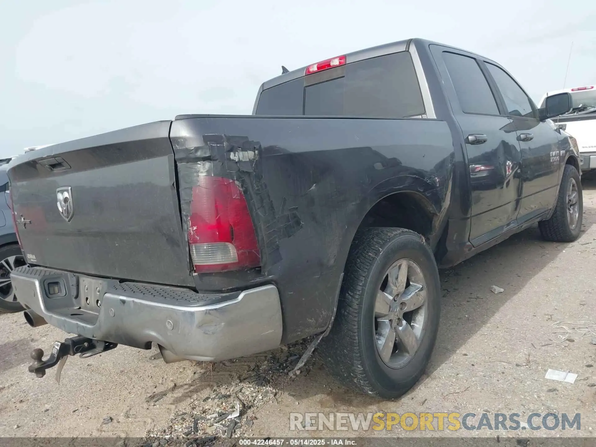 4 fotografías del automóvil dañado 1C6RR6LT9KS539625 RAM 1500 CLASSIC 2019