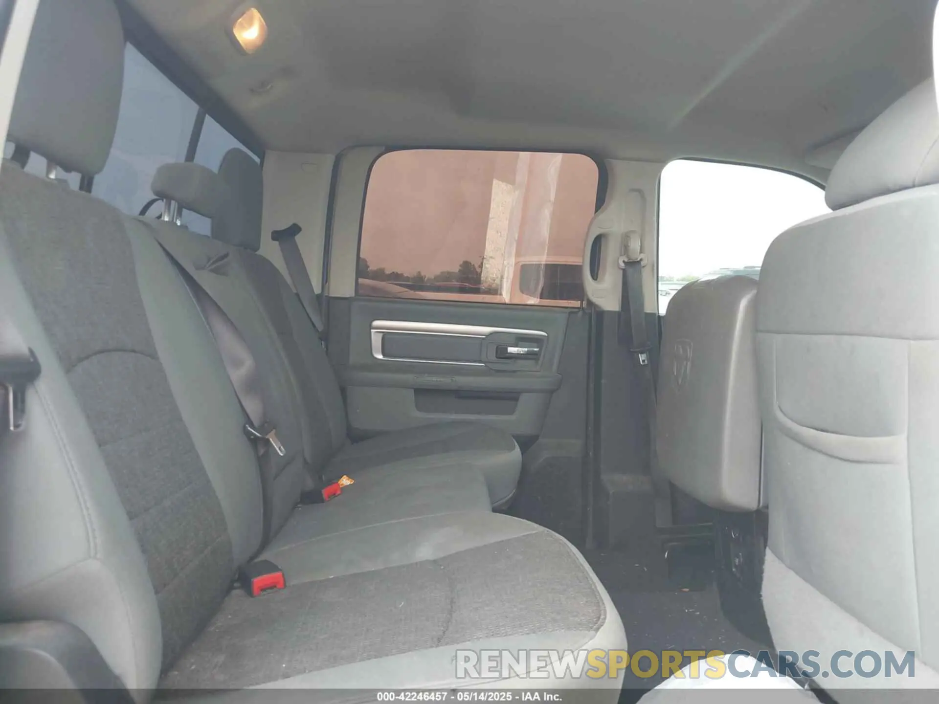 8 fotografías del automóvil dañado 1C6RR6LT9KS539625 RAM 1500 CLASSIC 2019