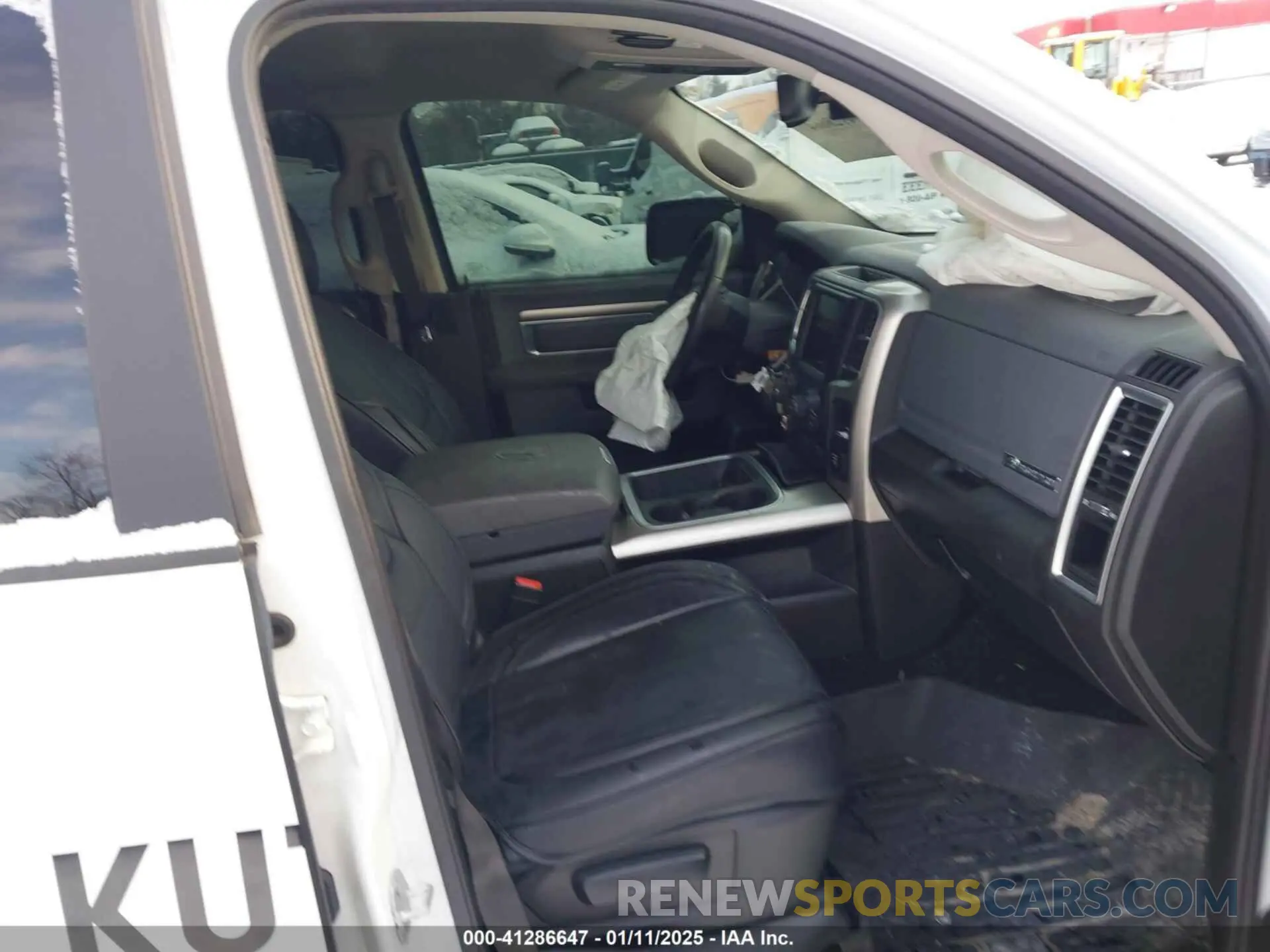 5 fotografías del automóvil dañado 1C6RR6LT9KS563682 RAM 1500 CLASSIC 2019