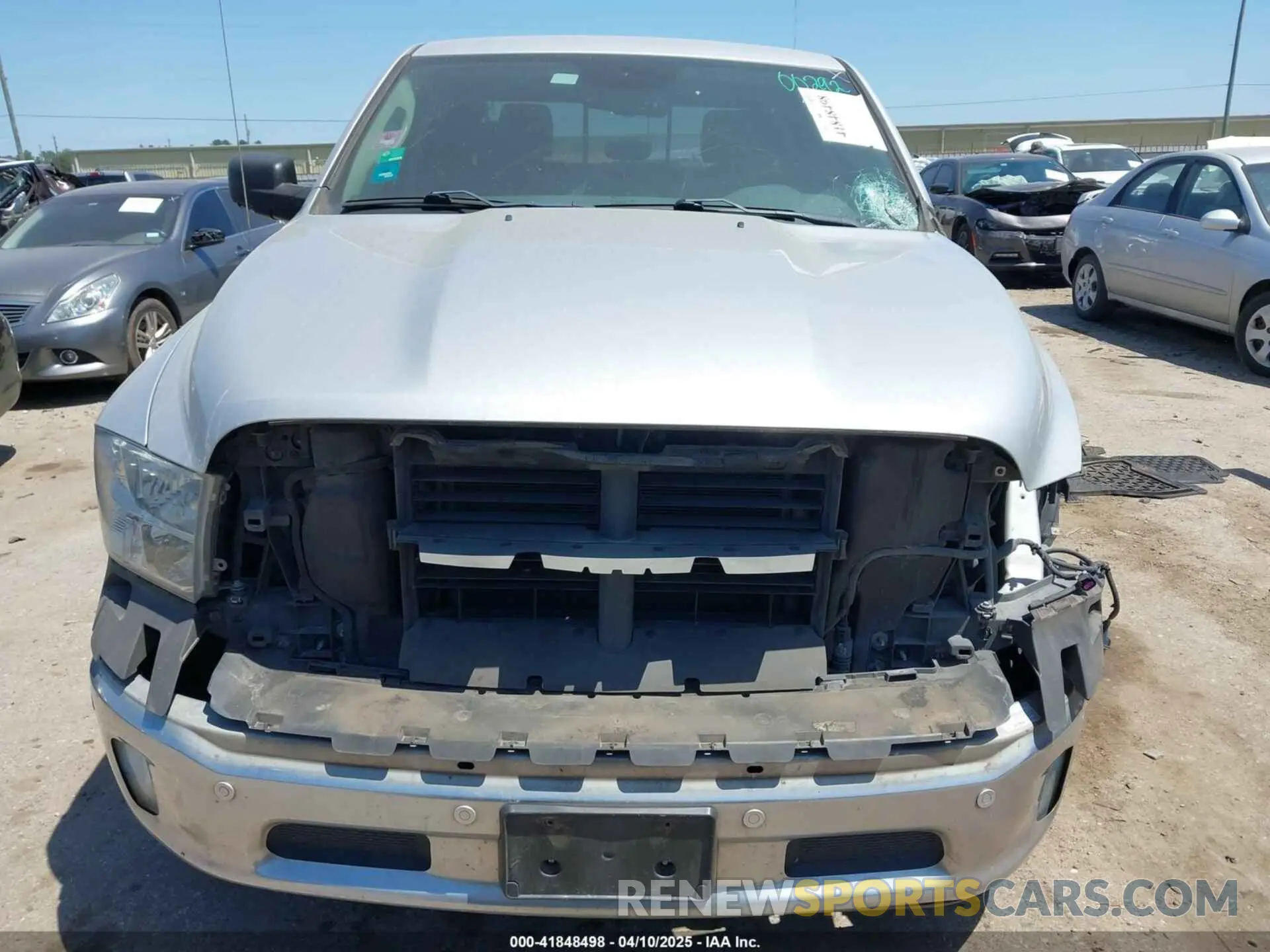 13 fotografías del automóvil dañado 1C6RR6LTXKS564033 RAM 1500 CLASSIC 2019