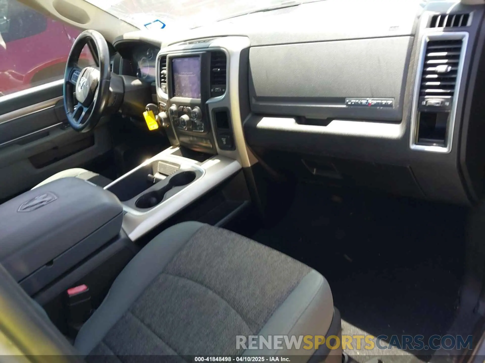 5 fotografías del automóvil dañado 1C6RR6LTXKS564033 RAM 1500 CLASSIC 2019