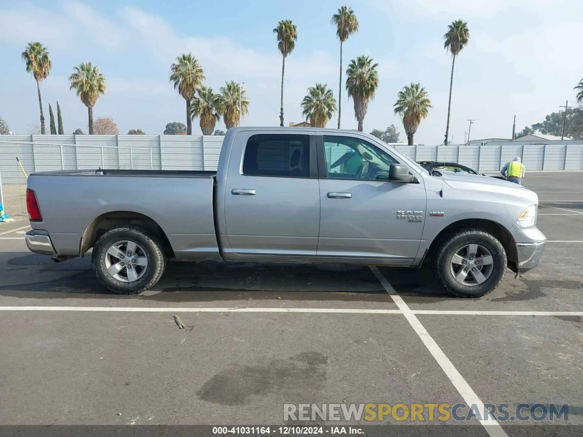 13 fotografías del automóvil dañado 1C6RR6TT1KS633367 RAM 1500 CLASSIC 2019