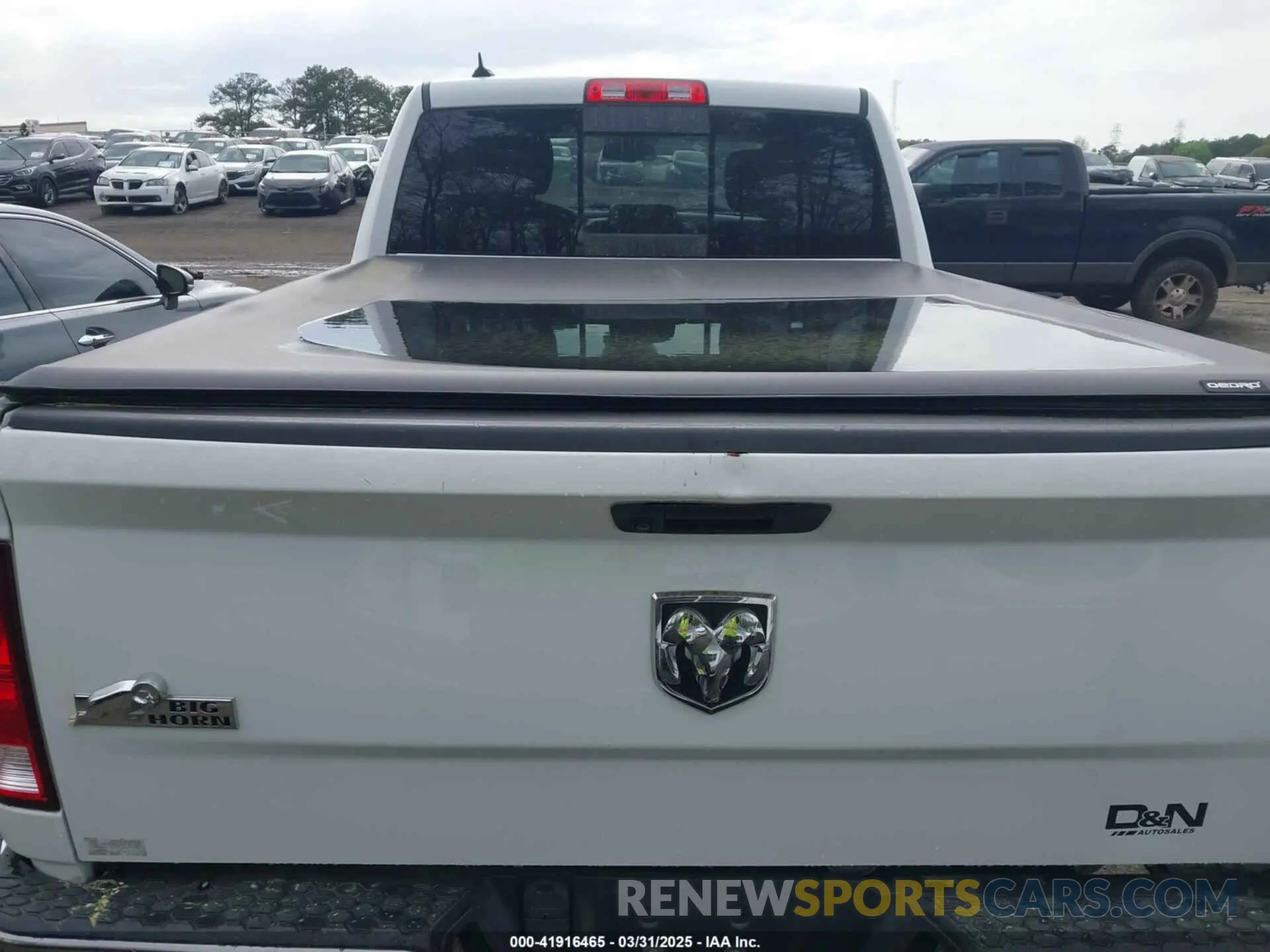 16 fotografías del automóvil dañado 1C6RR6TT2KS608638 RAM 1500 CLASSIC 2019