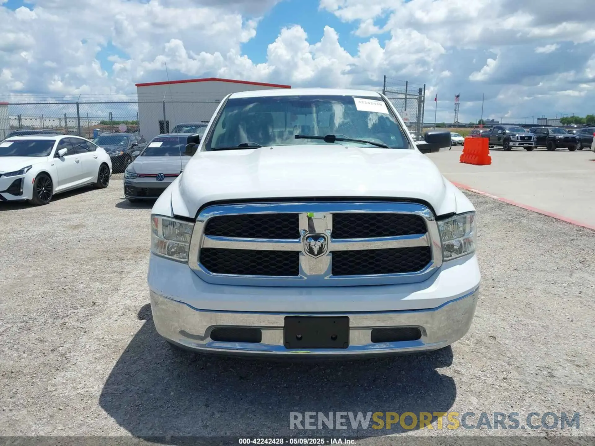 12 fotografías del automóvil dañado 1C6RR6TT2KS727256 RAM 1500 CLASSIC 2019