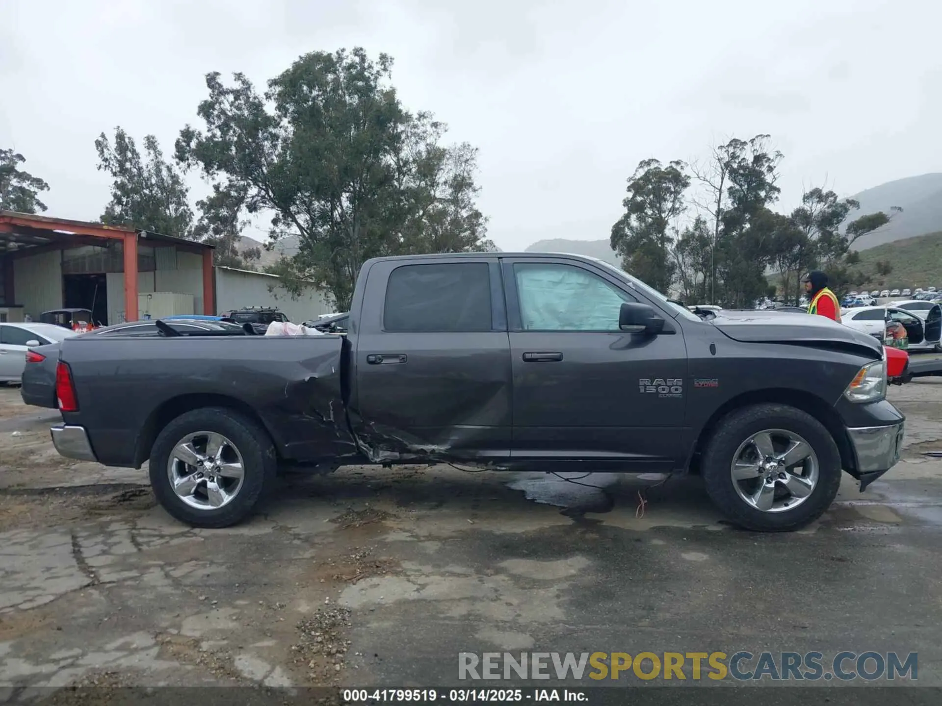 13 fotografías del automóvil dañado 1C6RR6TT5KS512552 RAM 1500 CLASSIC 2019