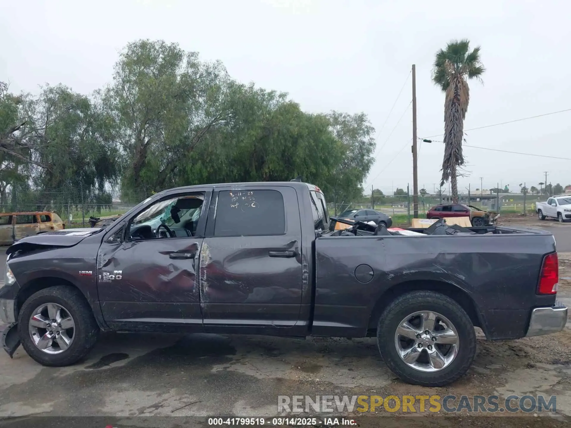 14 fotografías del automóvil dañado 1C6RR6TT5KS512552 RAM 1500 CLASSIC 2019
