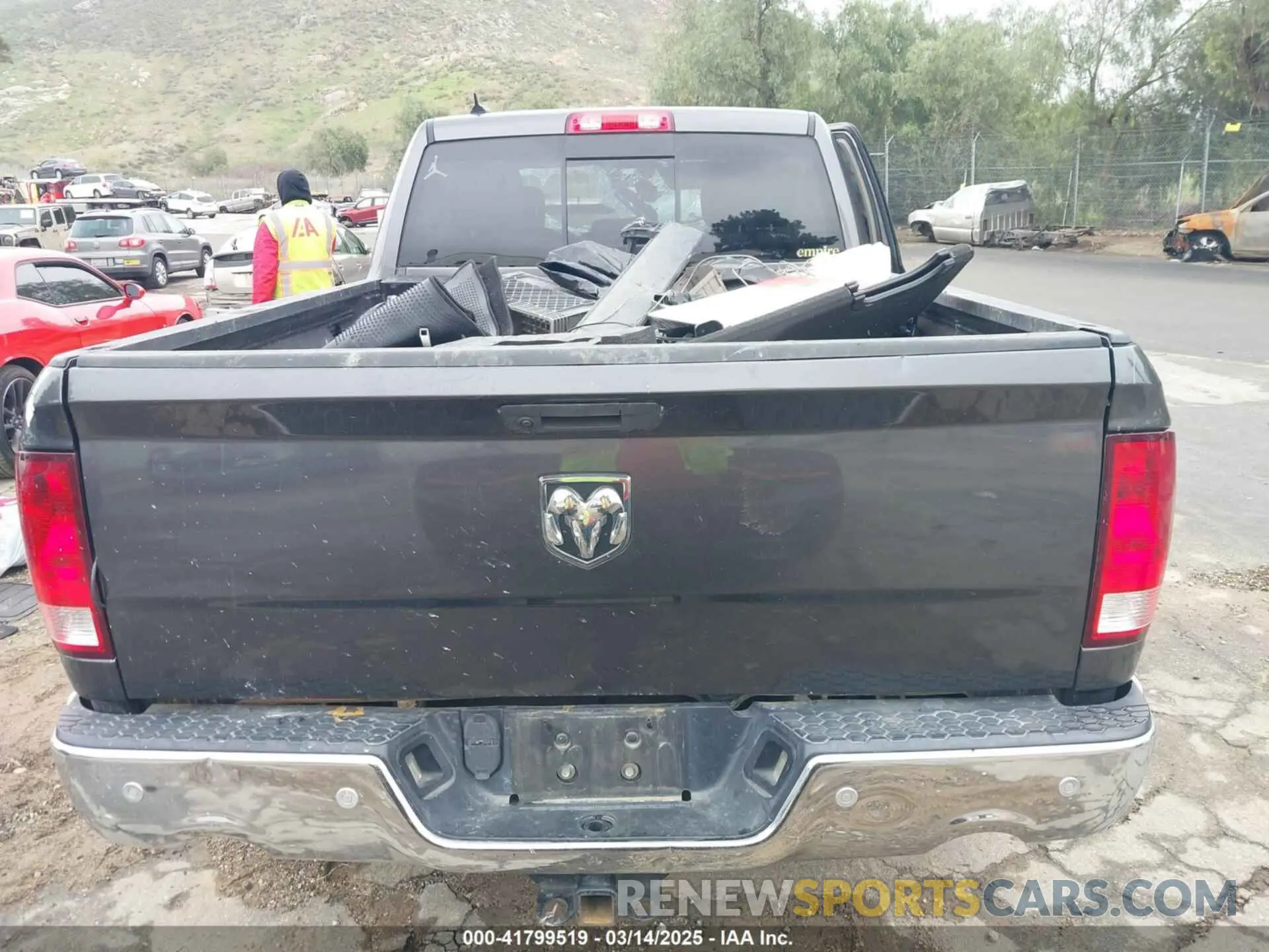 16 fotografías del automóvil dañado 1C6RR6TT5KS512552 RAM 1500 CLASSIC 2019