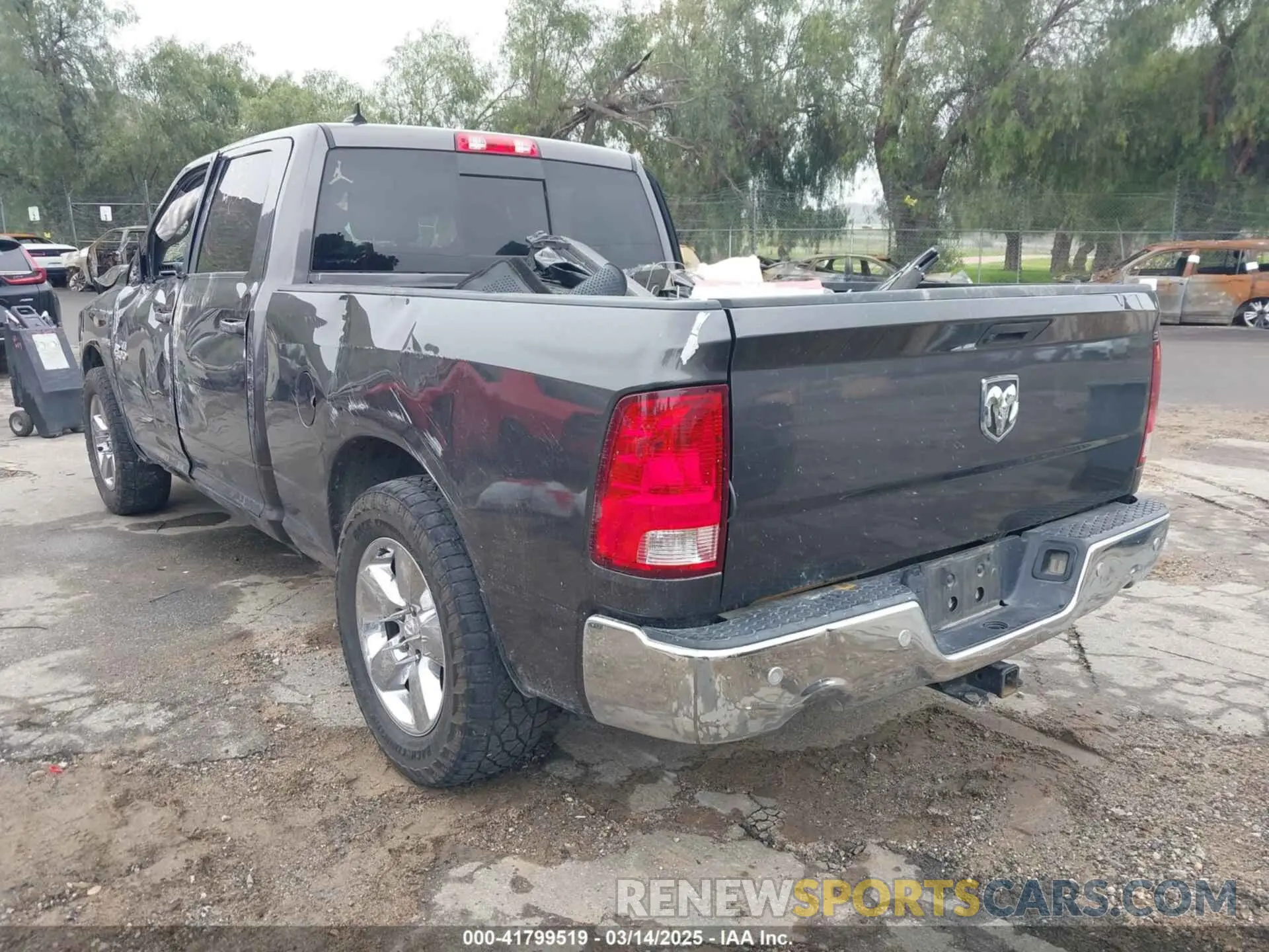 3 fotografías del automóvil dañado 1C6RR6TT5KS512552 RAM 1500 CLASSIC 2019