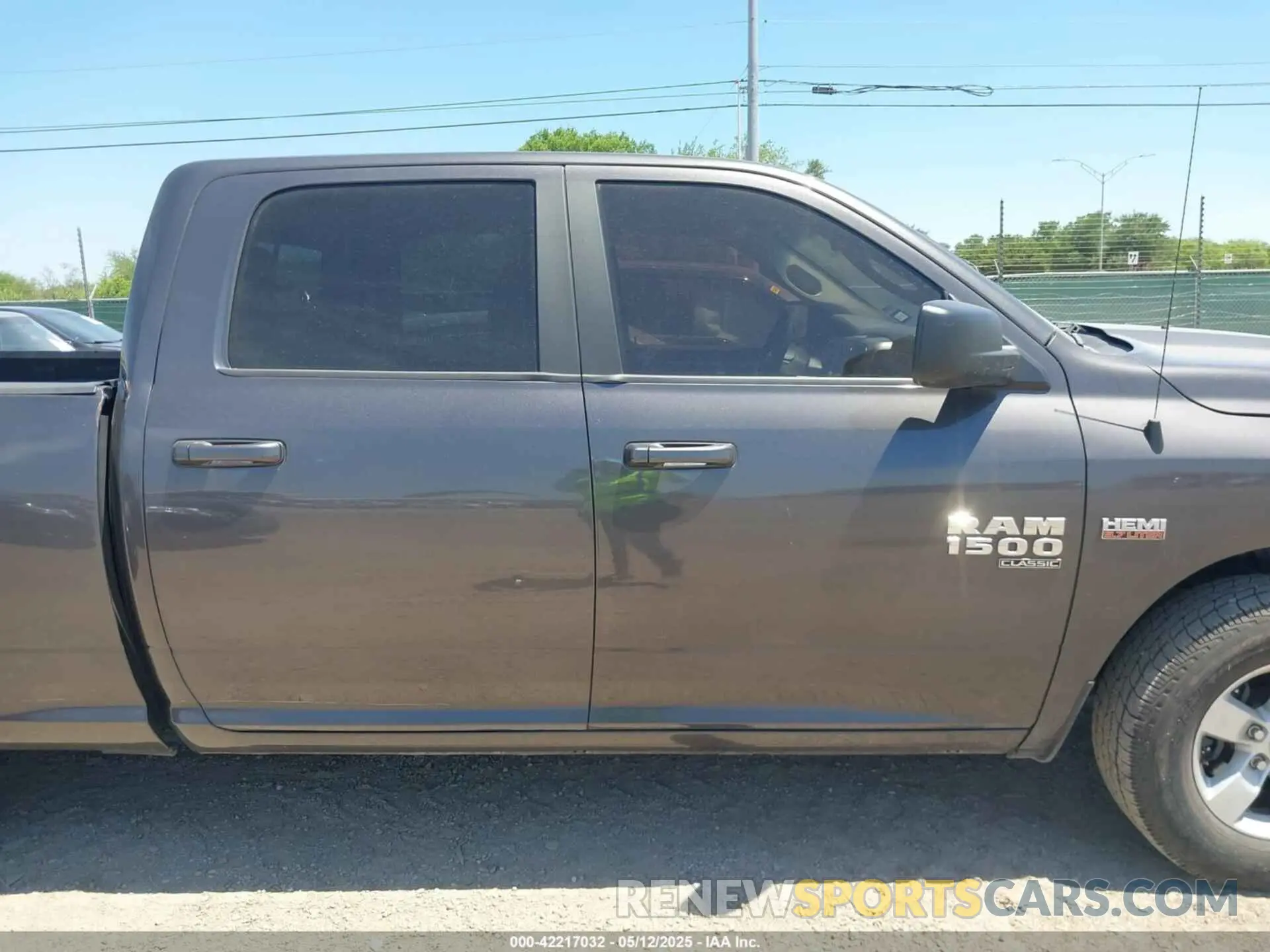 13 fotografías del automóvil dañado 1C6RR6TT6KS693564 RAM 1500 CLASSIC 2019