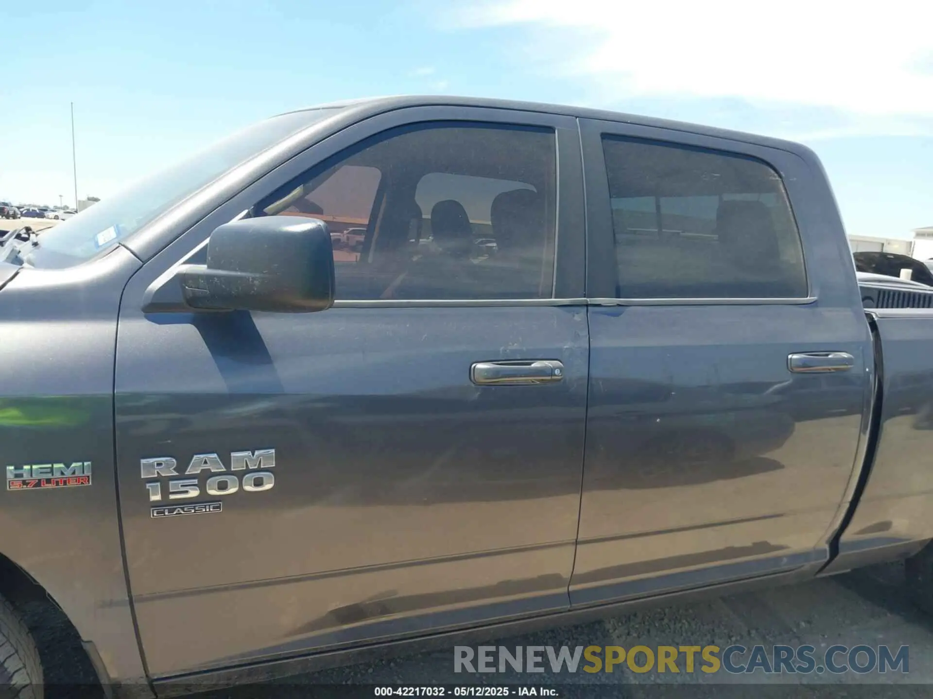 14 fotografías del automóvil dañado 1C6RR6TT6KS693564 RAM 1500 CLASSIC 2019