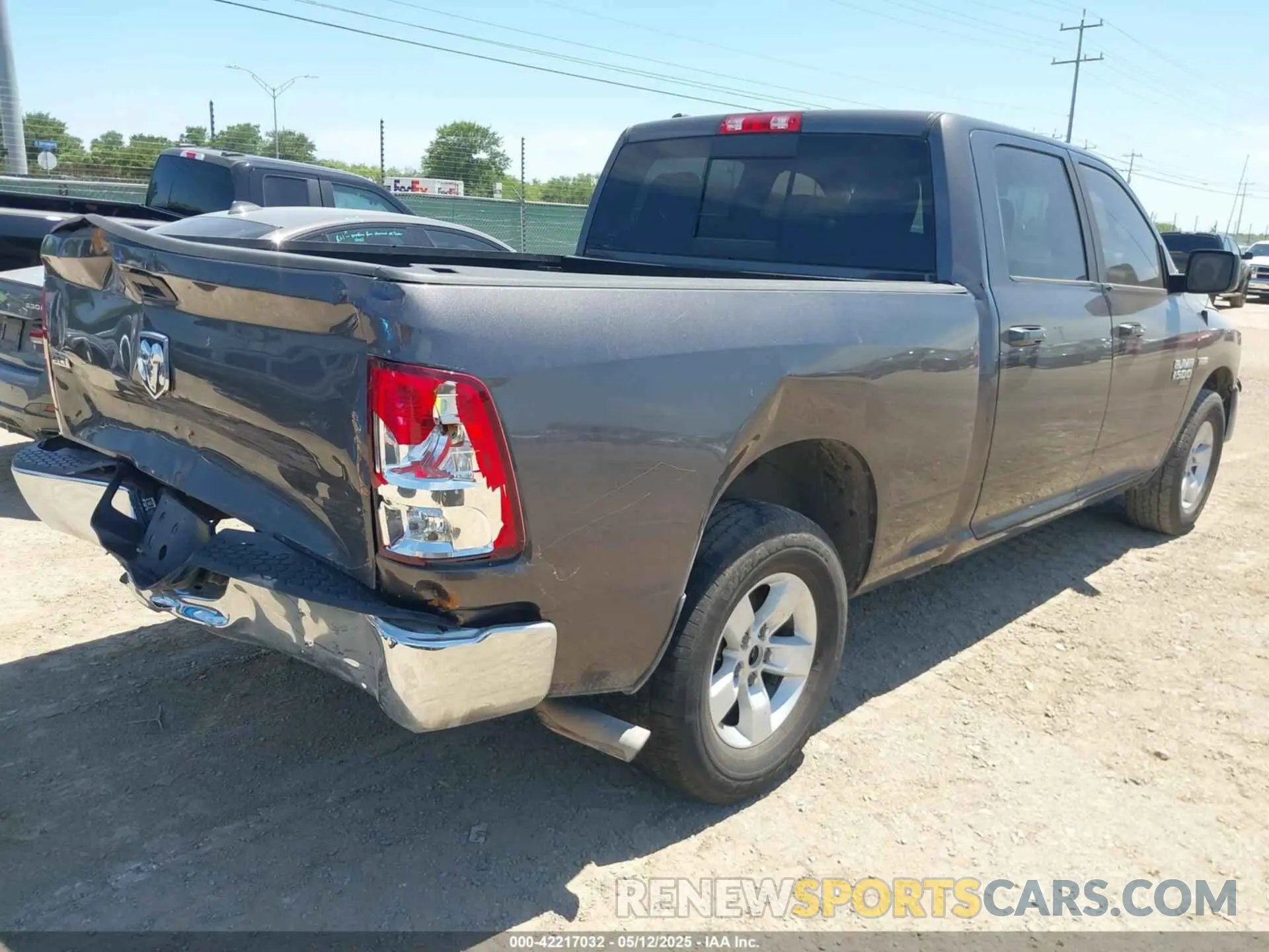 4 fotografías del automóvil dañado 1C6RR6TT6KS693564 RAM 1500 CLASSIC 2019