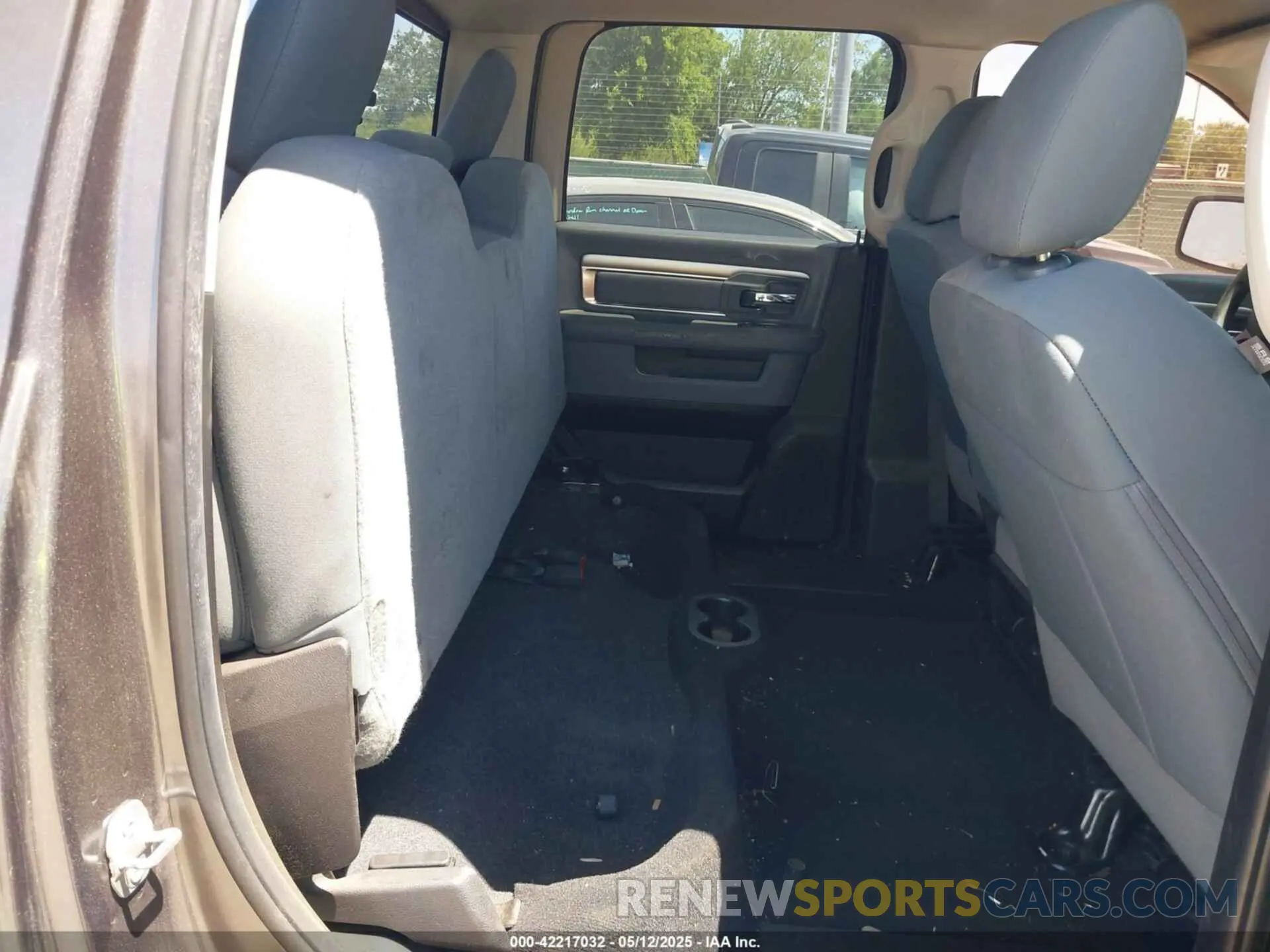 8 fotografías del automóvil dañado 1C6RR6TT6KS693564 RAM 1500 CLASSIC 2019
