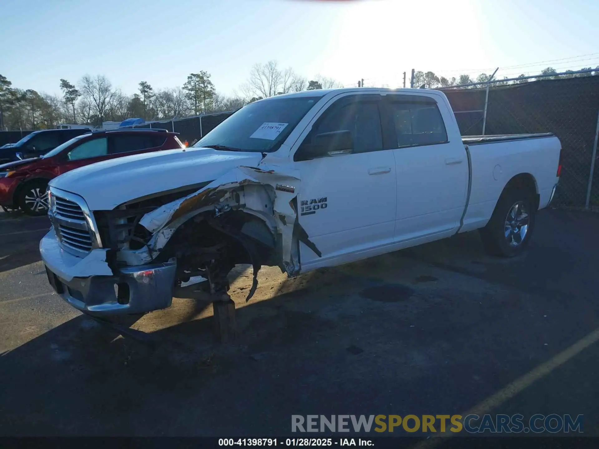 2 fotografías del automóvil dañado 1C6RR6TT9KS585035 RAM 1500 CLASSIC 2019