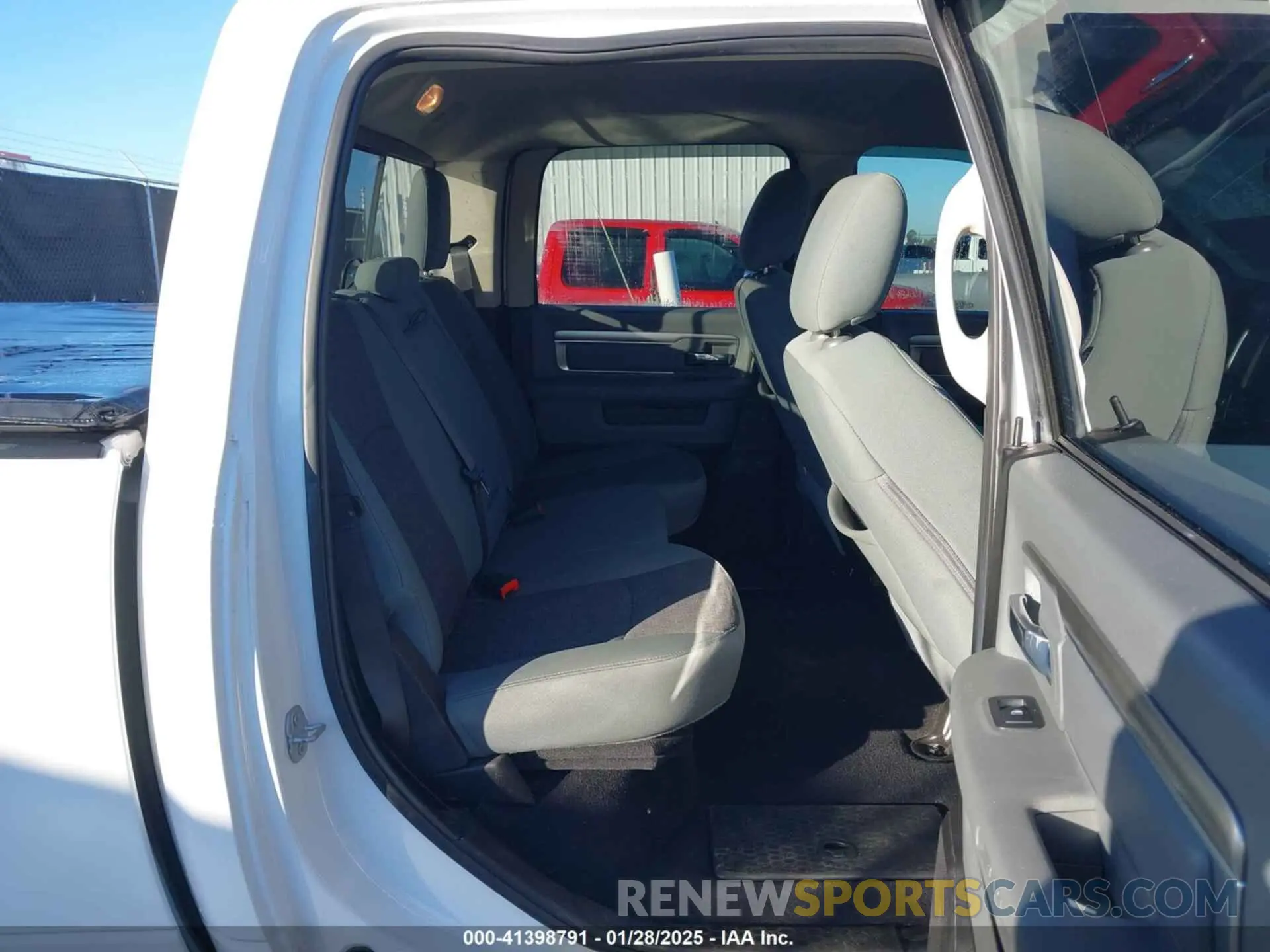 8 fotografías del automóvil dañado 1C6RR6TT9KS585035 RAM 1500 CLASSIC 2019