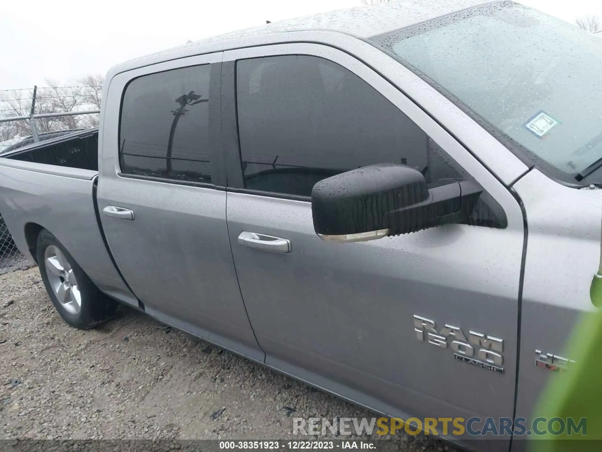 13 fotografías del automóvil dañado 1C6RR6TT9KS694465 RAM 1500 CLASSIC 2019