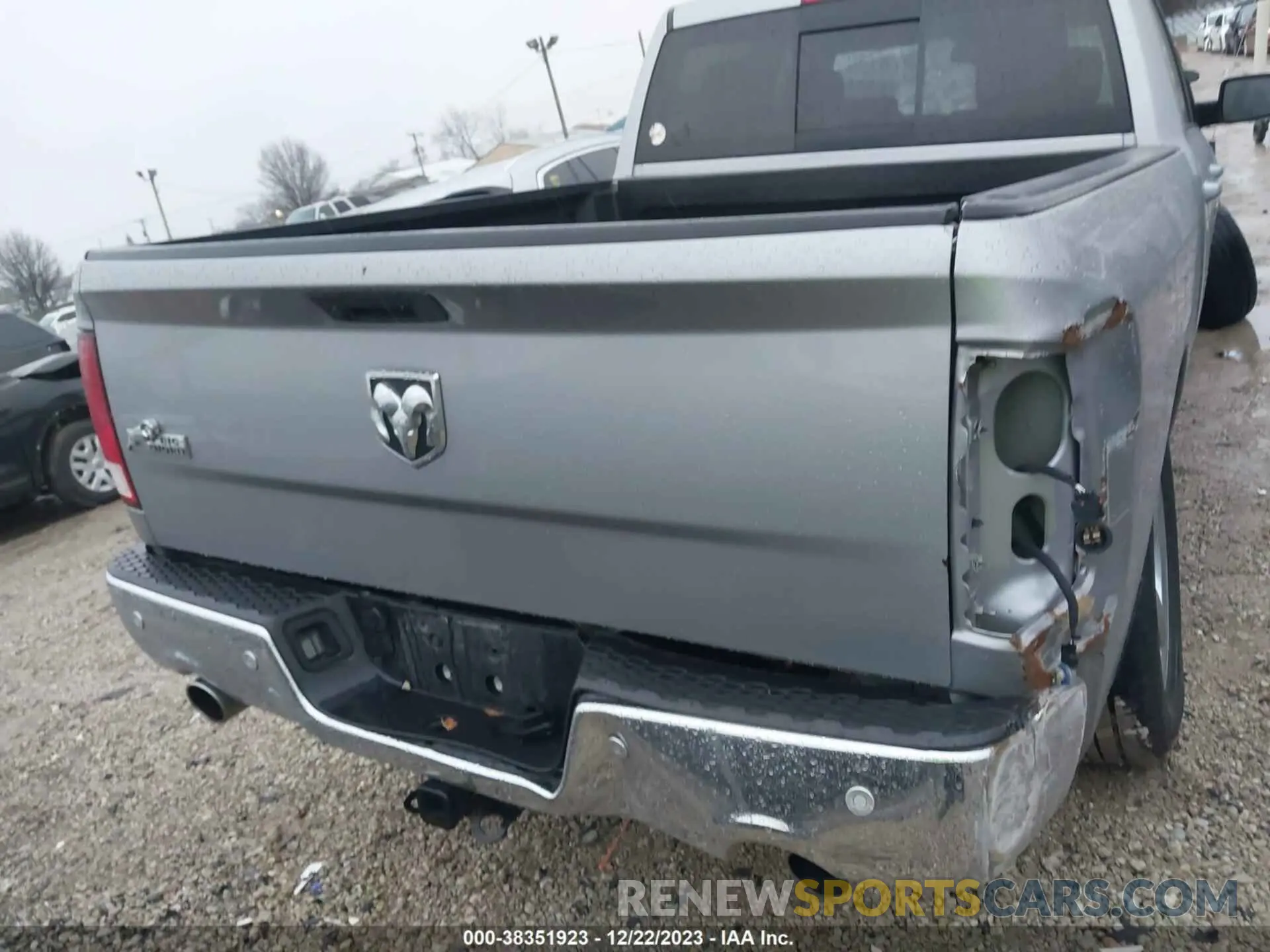 16 fotografías del automóvil dañado 1C6RR6TT9KS694465 RAM 1500 CLASSIC 2019