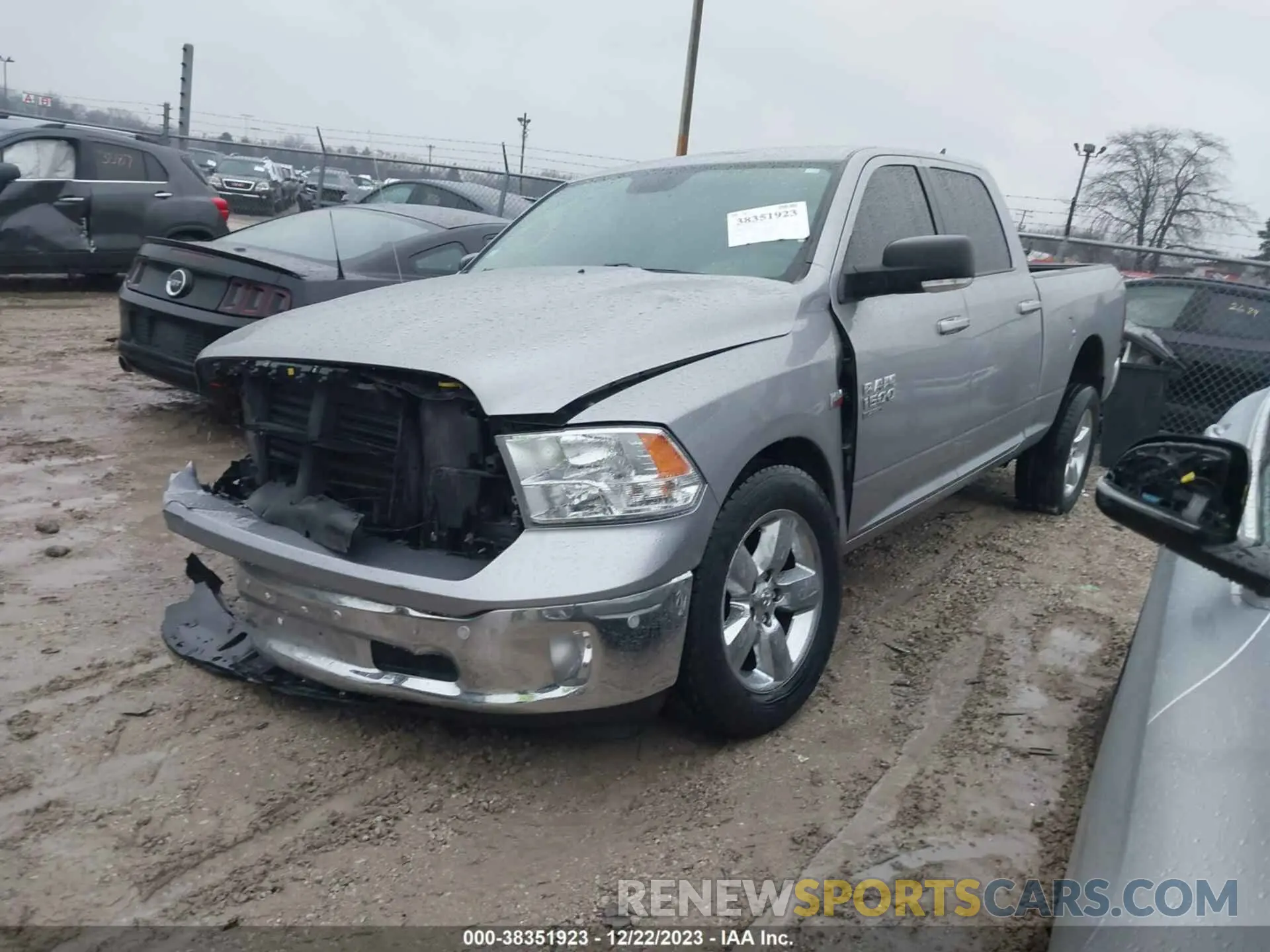 2 fotografías del automóvil dañado 1C6RR6TT9KS694465 RAM 1500 CLASSIC 2019