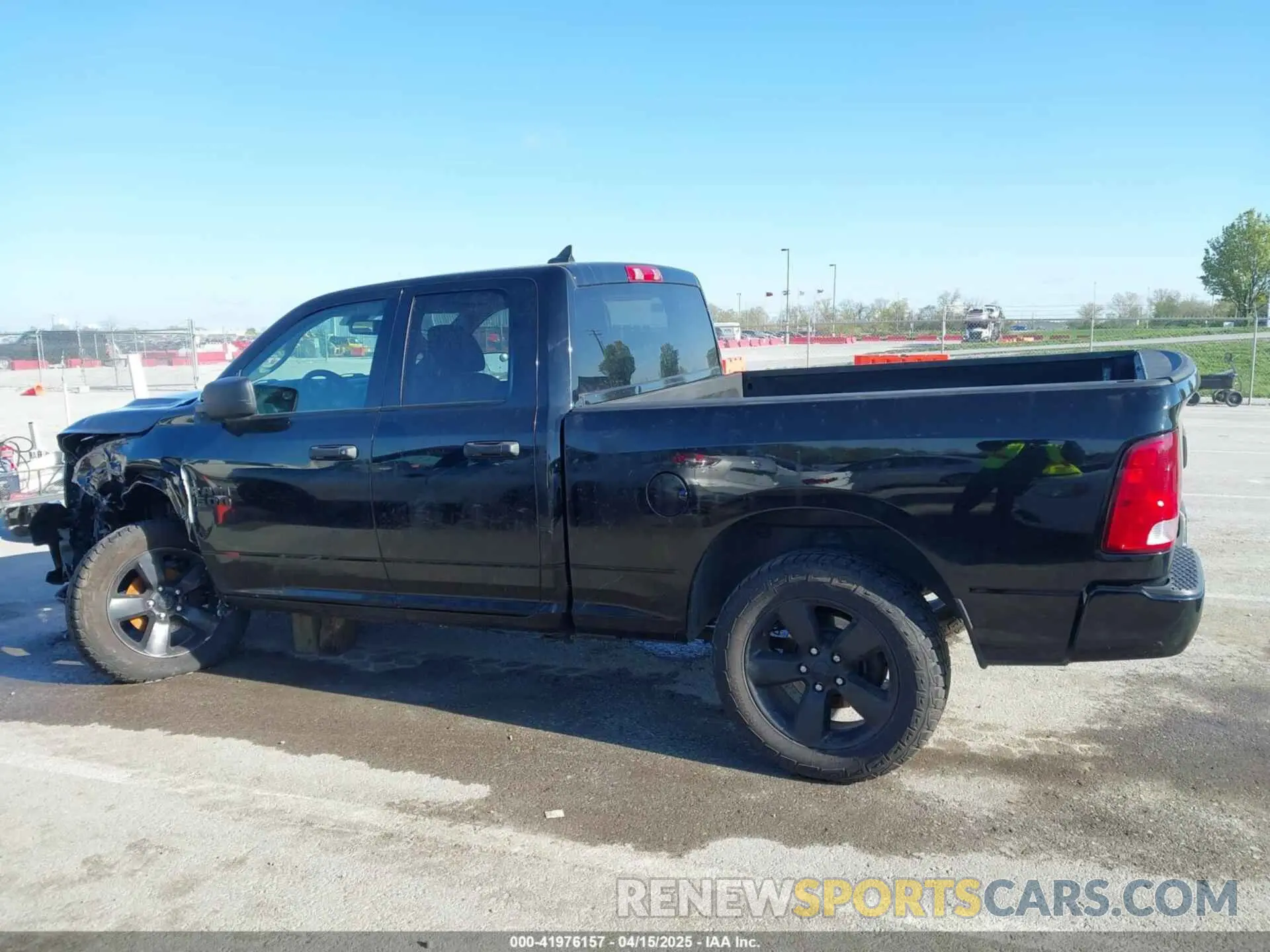 14 fotografías del automóvil dañado 1C6RR7FG1KS653364 RAM 1500 CLASSIC 2019