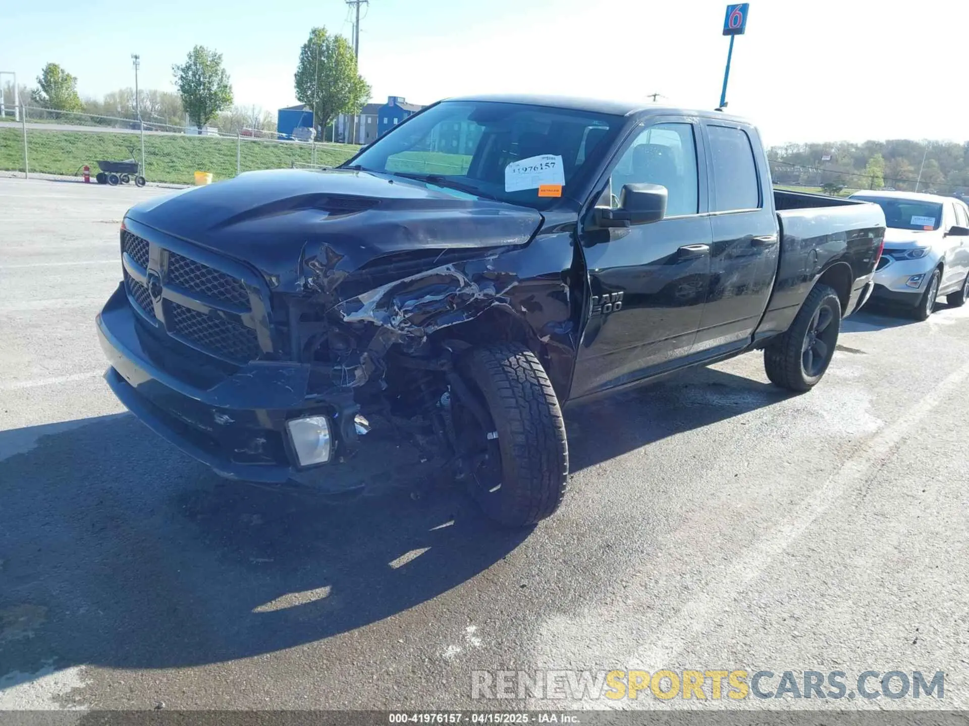 2 fotografías del automóvil dañado 1C6RR7FG1KS653364 RAM 1500 CLASSIC 2019