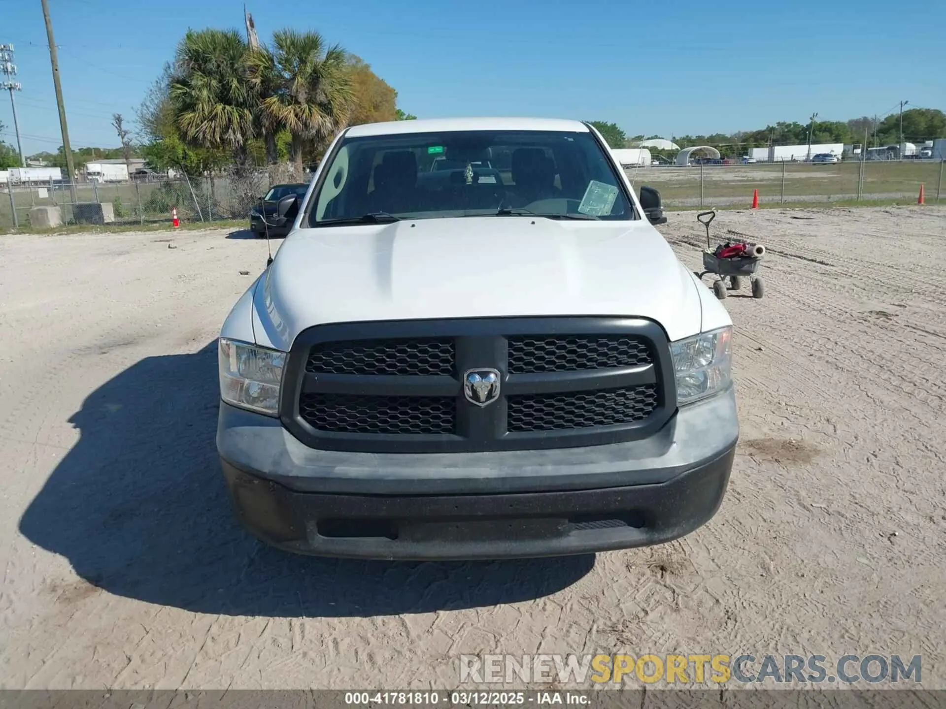 12 fotografías del automóvil dañado 1C6RR7FG3KS609852 RAM 1500 CLASSIC 2019