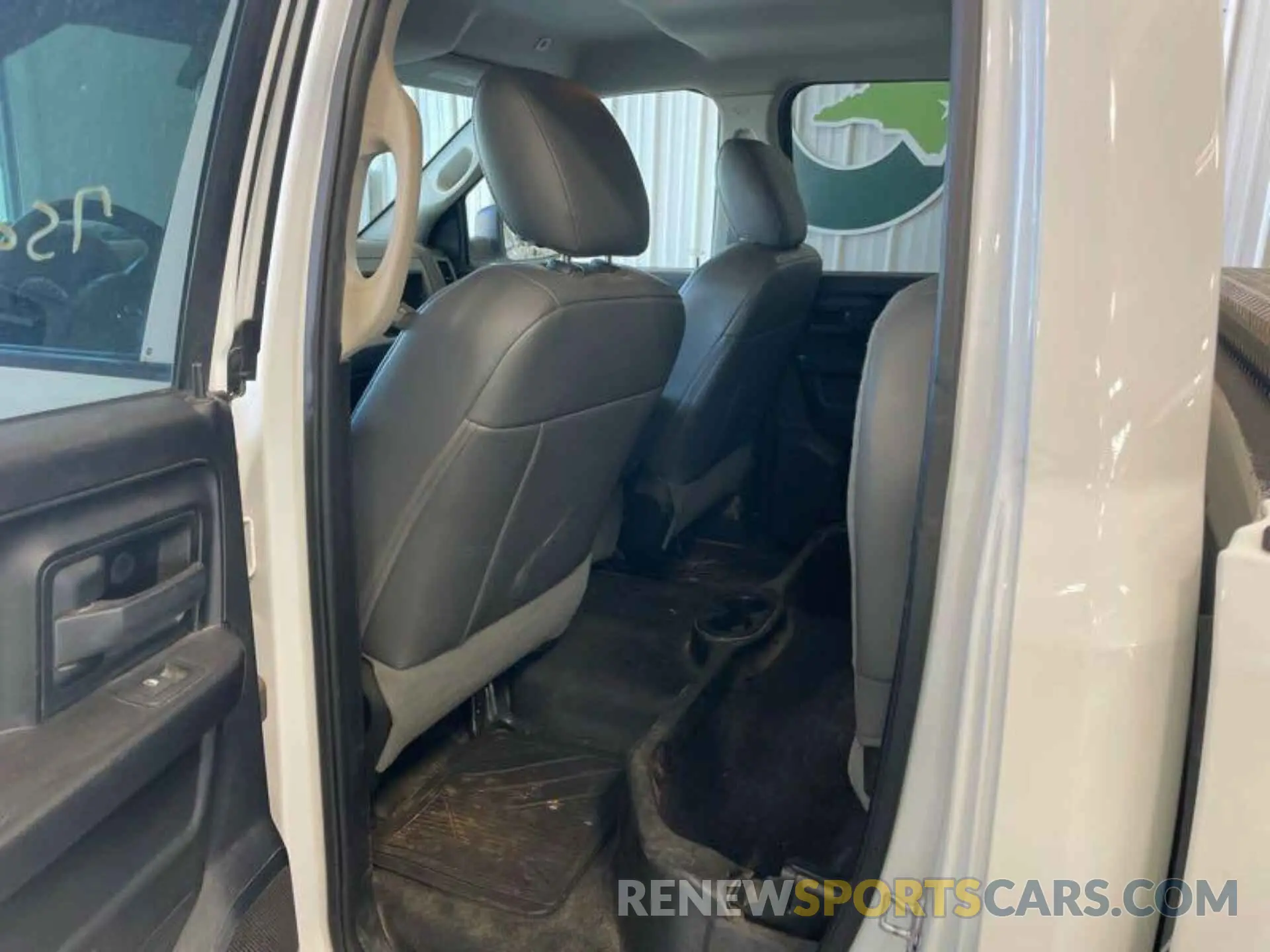 12 fotografías del automóvil dañado 1C6RR7FG5KS602112 RAM 1500 CLASSIC 2019