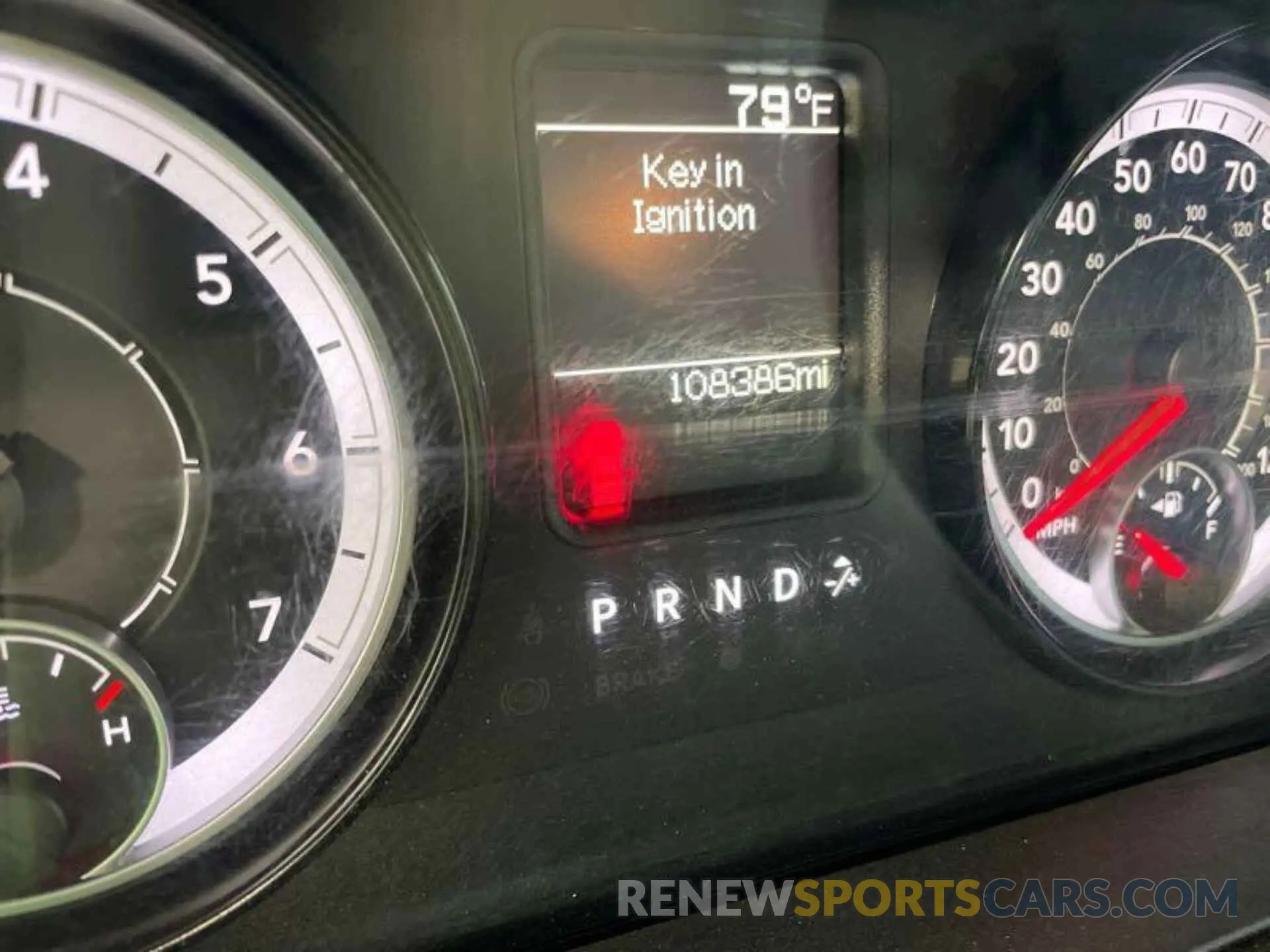 2 fotografías del automóvil dañado 1C6RR7FG5KS602112 RAM 1500 CLASSIC 2019