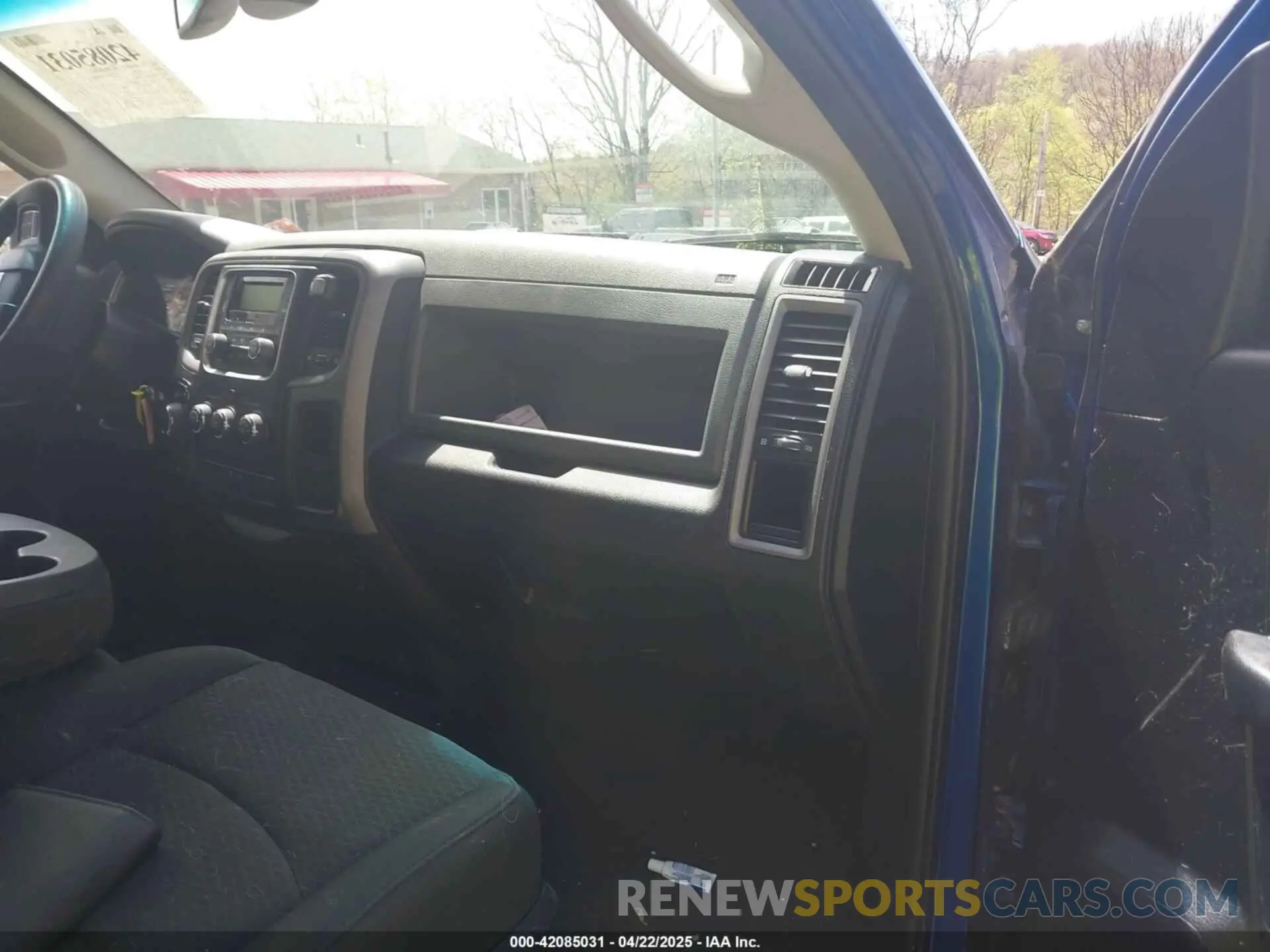 5 fotografías del automóvil dañado 1C6RR7FG8KS501968 RAM 1500 CLASSIC 2019