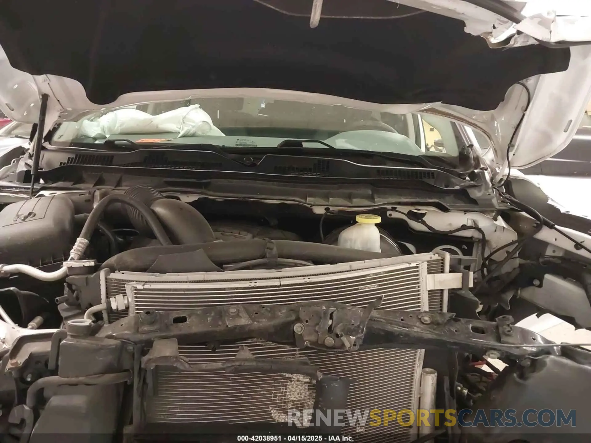 10 fotografías del automóvil dañado 1C6RR7FT0KS531141 RAM 1500 CLASSIC 2019