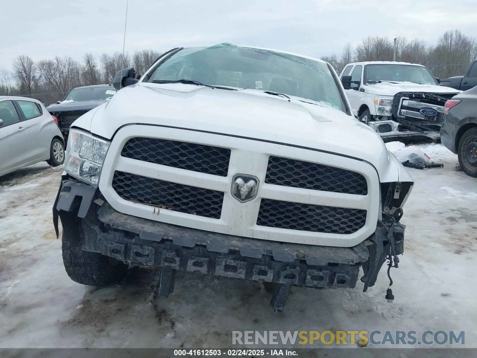 12 fotografías del automóvil dañado 1C6RR7FT4KS502676 RAM 1500 CLASSIC 2019