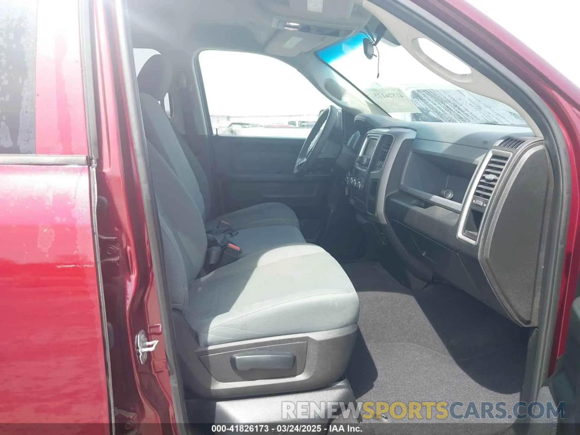 5 fotografías del automóvil dañado 1C6RR7FT4KS743377 RAM 1500 CLASSIC 2019