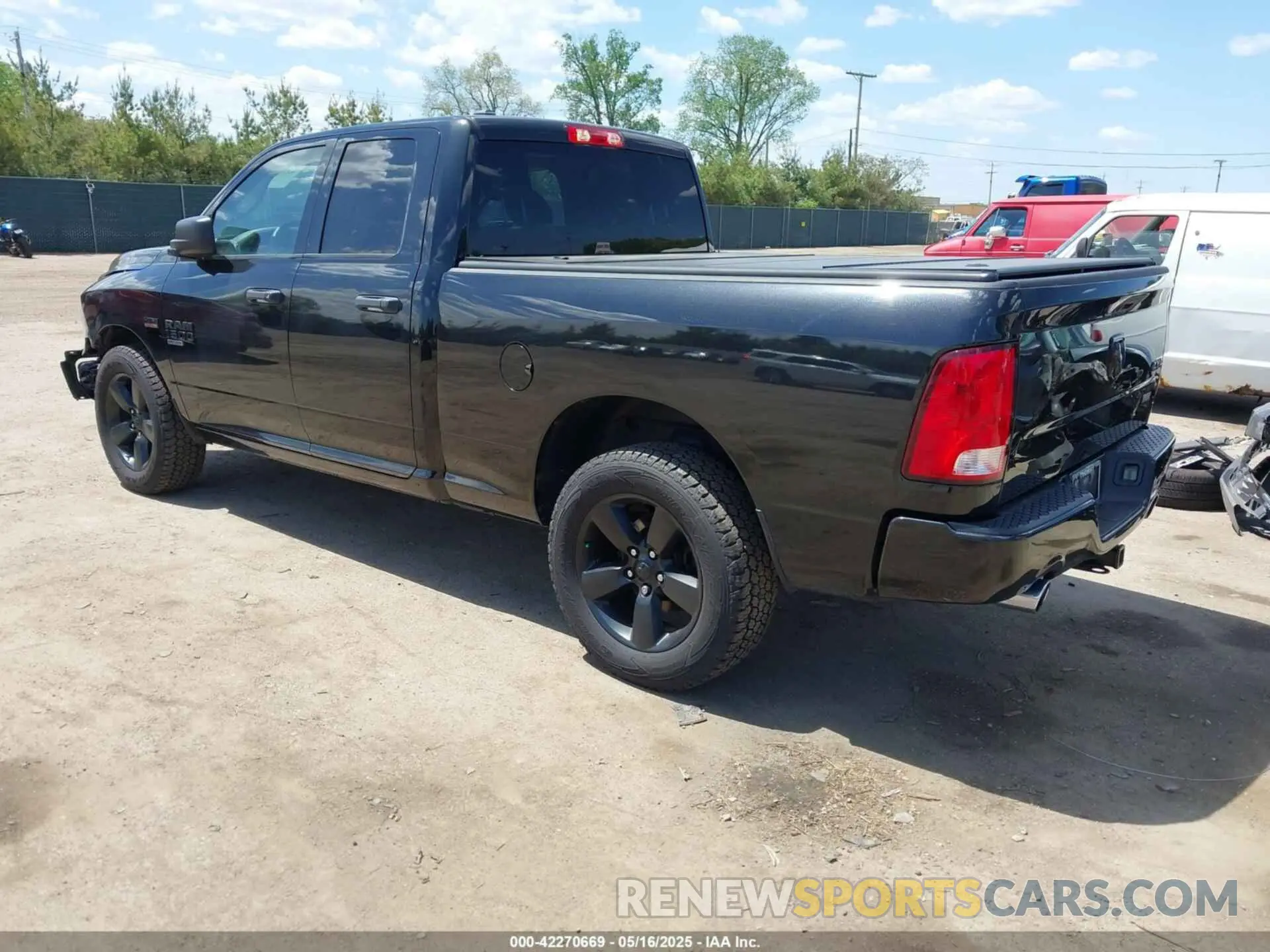 3 fotografías del automóvil dañado 1C6RR7FT6KS543228 RAM 1500 CLASSIC 2019