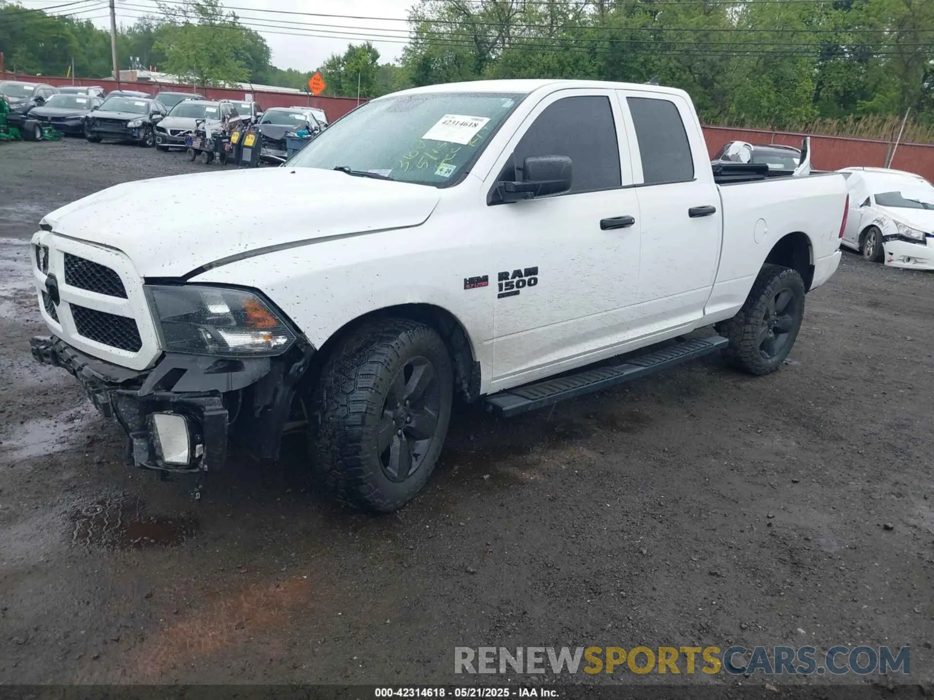 2 fotografías del automóvil dañado 1C6RR7FT7KS626649 RAM 1500 CLASSIC 2019