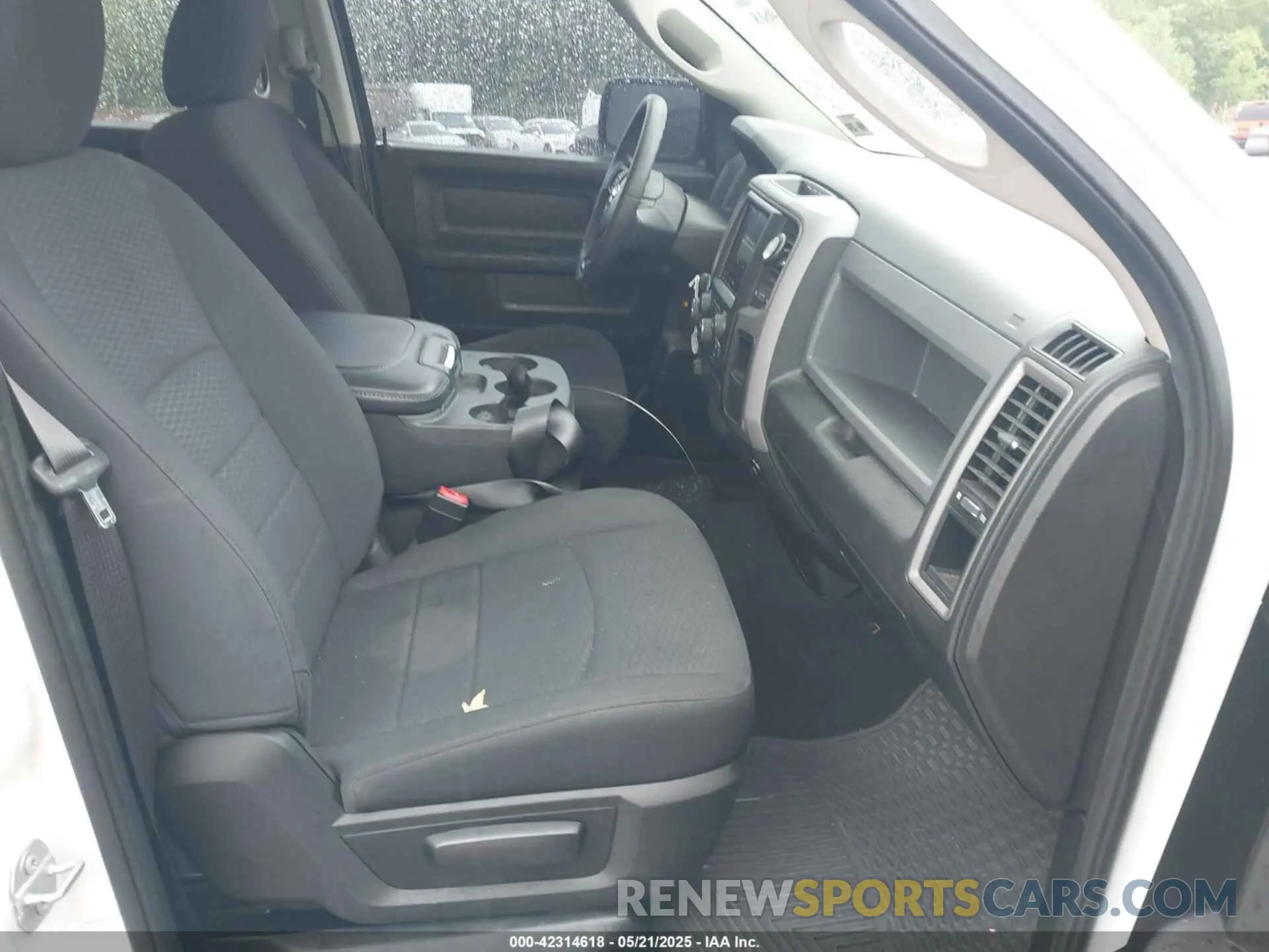 5 fotografías del automóvil dañado 1C6RR7FT7KS626649 RAM 1500 CLASSIC 2019