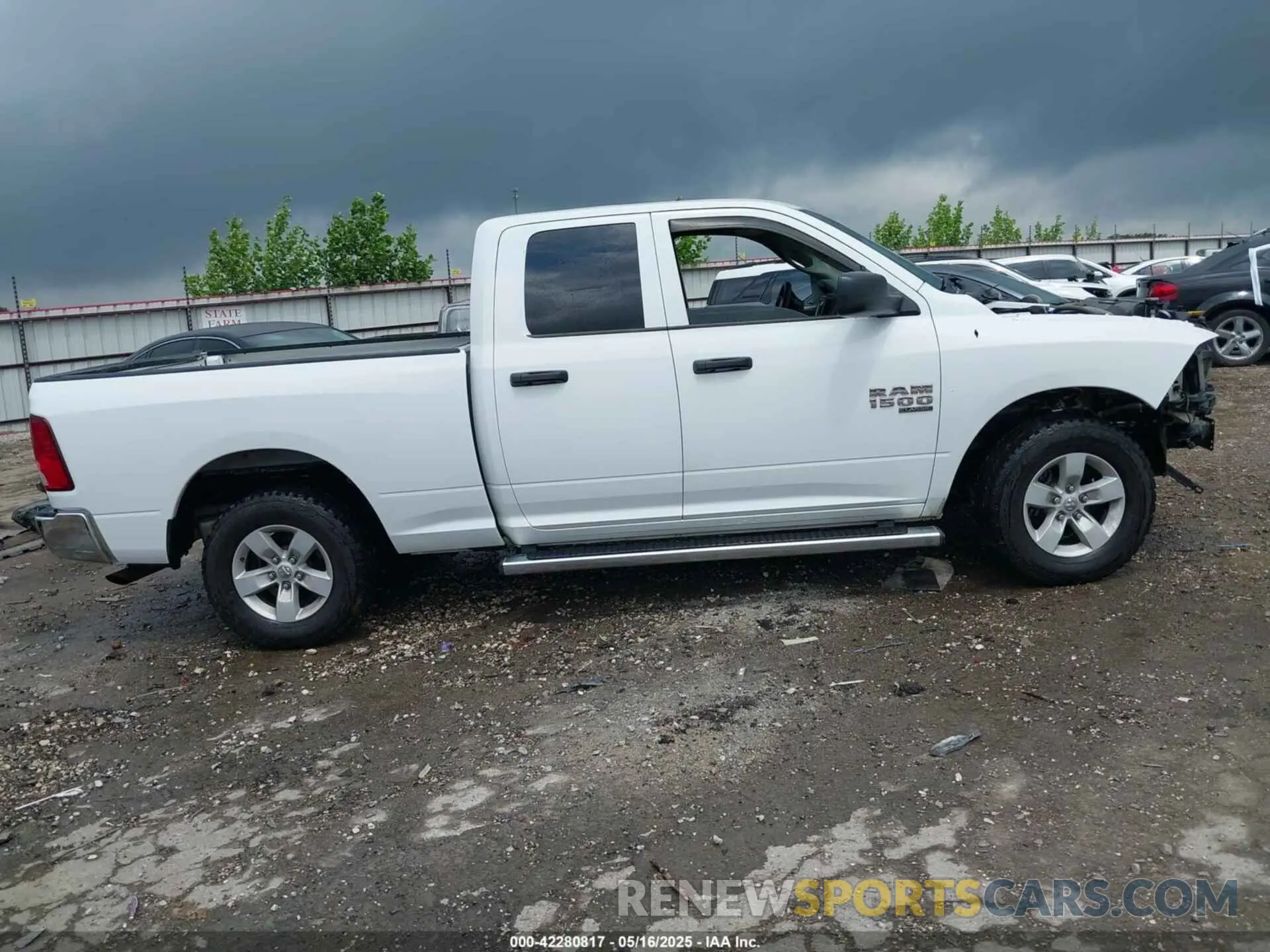 14 fotografías del automóvil dañado 1C6RR7FTXKS710996 RAM 1500 CLASSIC 2019