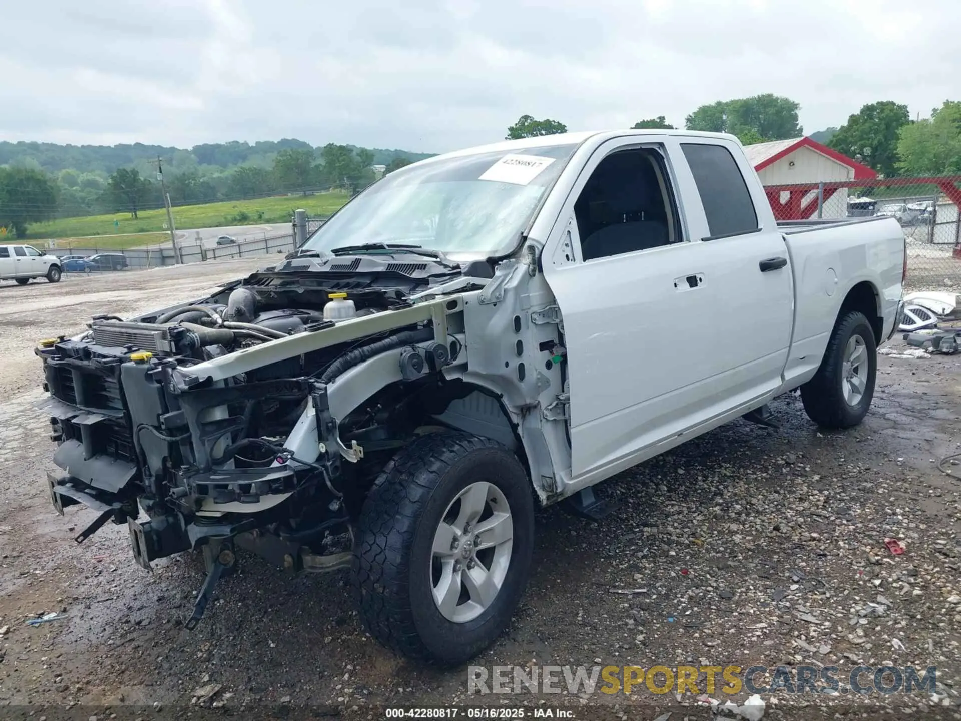 2 fotografías del automóvil dañado 1C6RR7FTXKS710996 RAM 1500 CLASSIC 2019