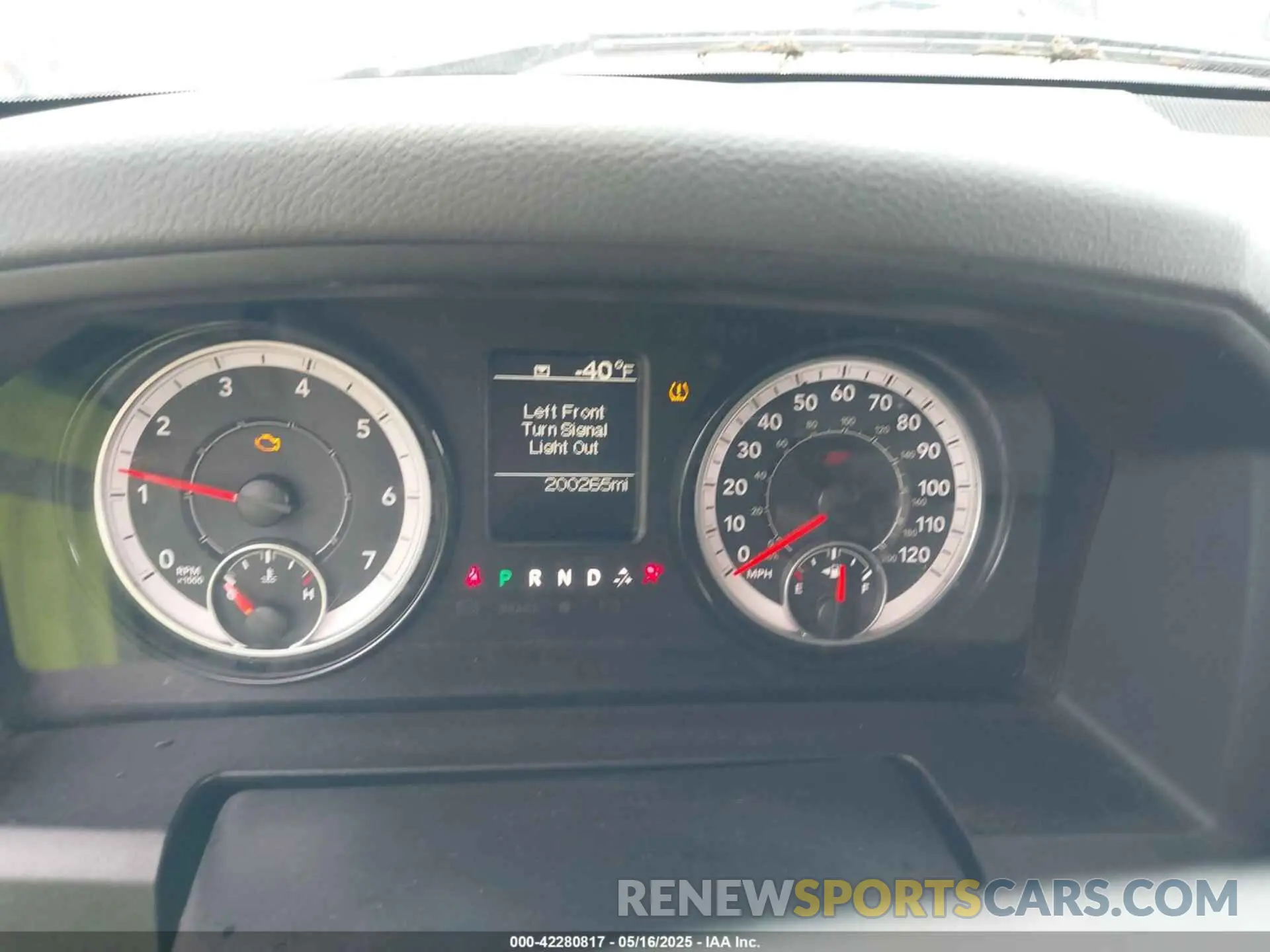 7 fotografías del automóvil dañado 1C6RR7FTXKS710996 RAM 1500 CLASSIC 2019