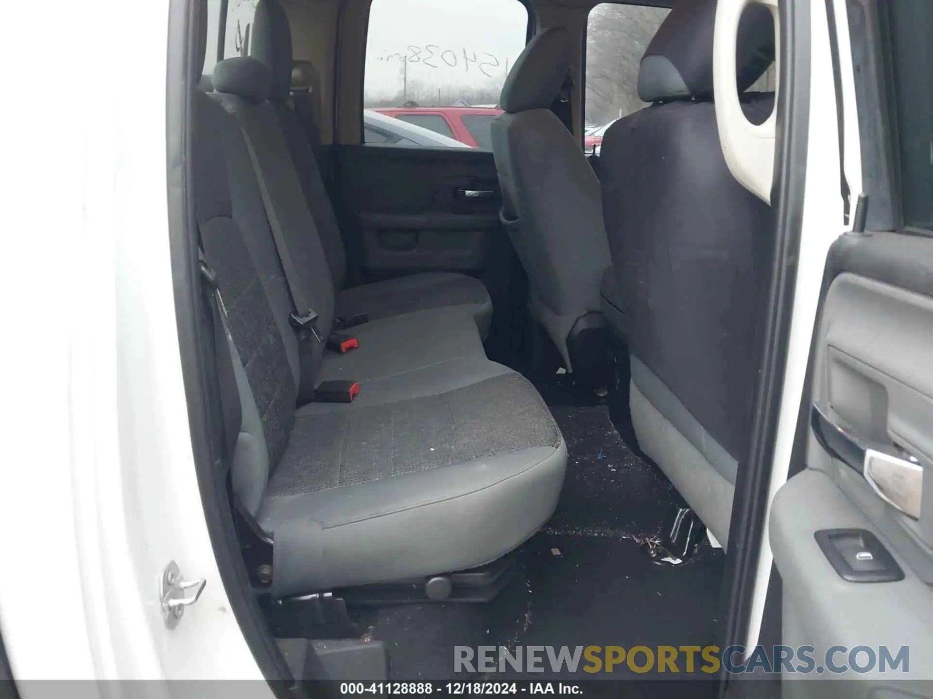 8 fotografías del automóvil dañado 1C6RR7GGXKS582518 RAM 1500 CLASSIC 2019