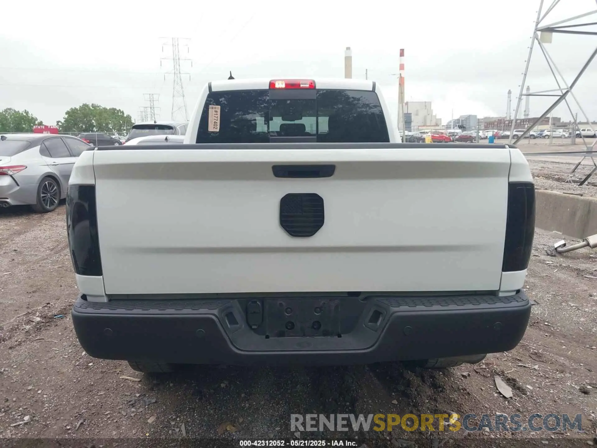 16 fotografías del automóvil dañado 1C6RR7GGXKS616991 RAM 1500 CLASSIC 2019