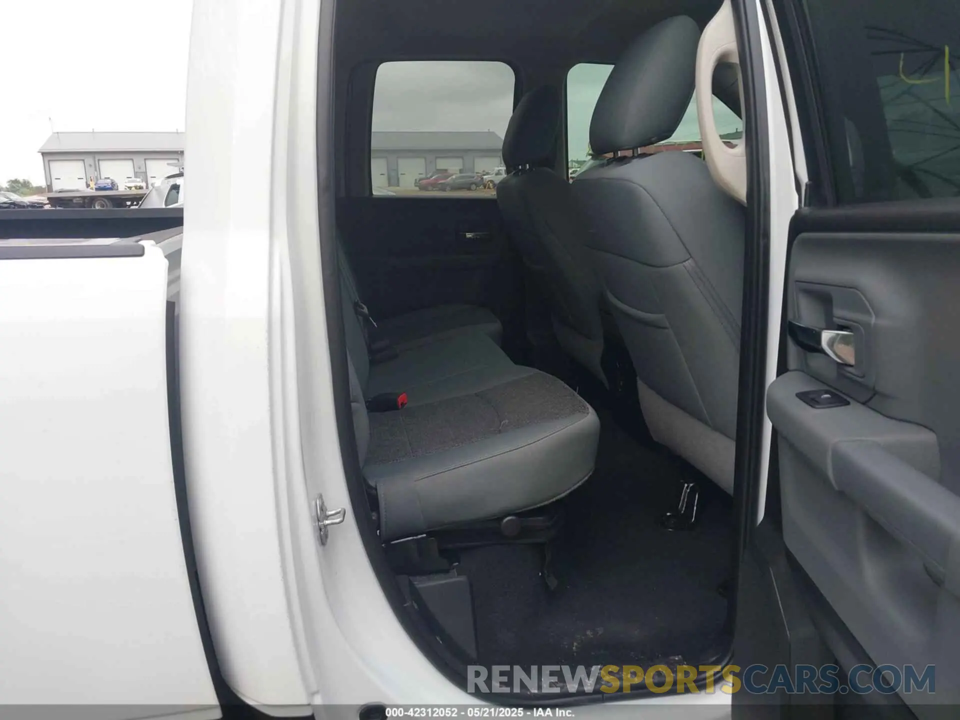 8 fotografías del automóvil dañado 1C6RR7GGXKS616991 RAM 1500 CLASSIC 2019